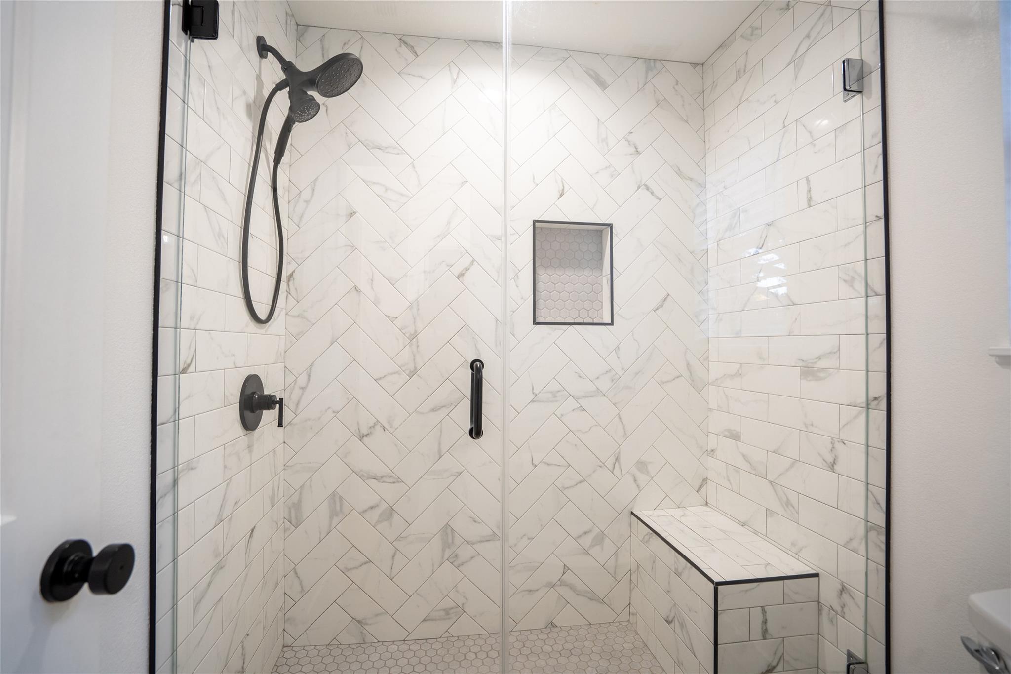 2102 KENT St, Taylor, TX 76574