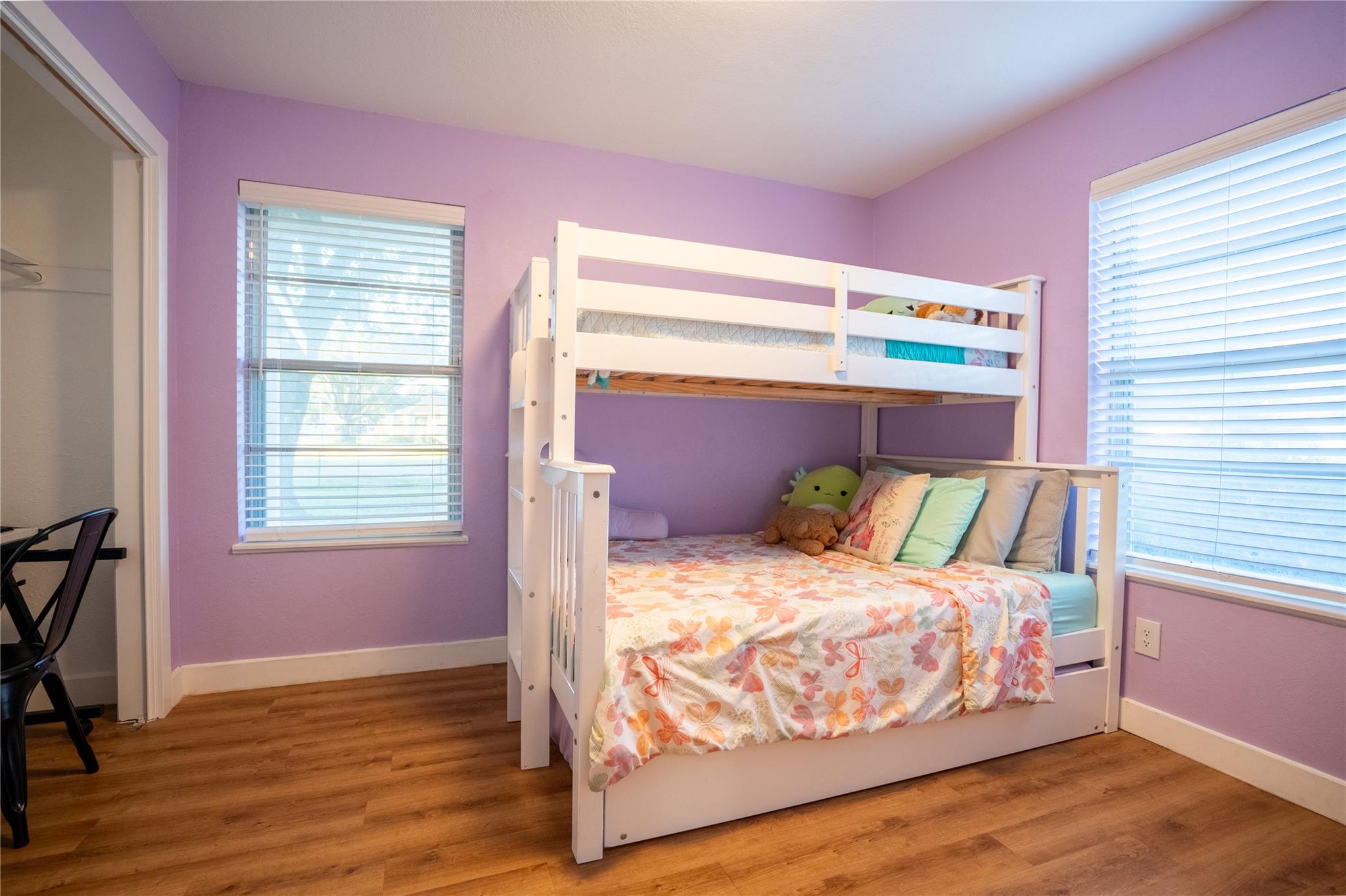 2102 KENT St, Taylor, TX 76574