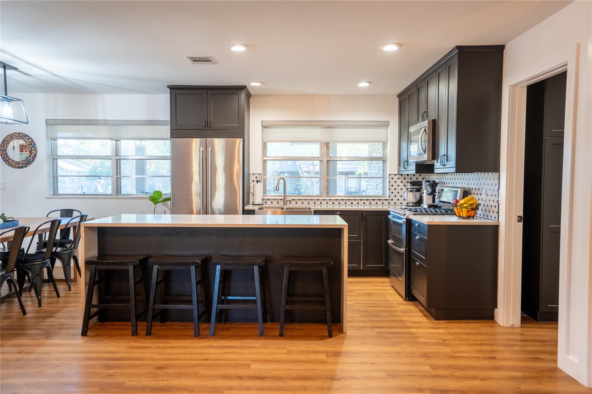 2102 KENT St, Taylor, TX 76574