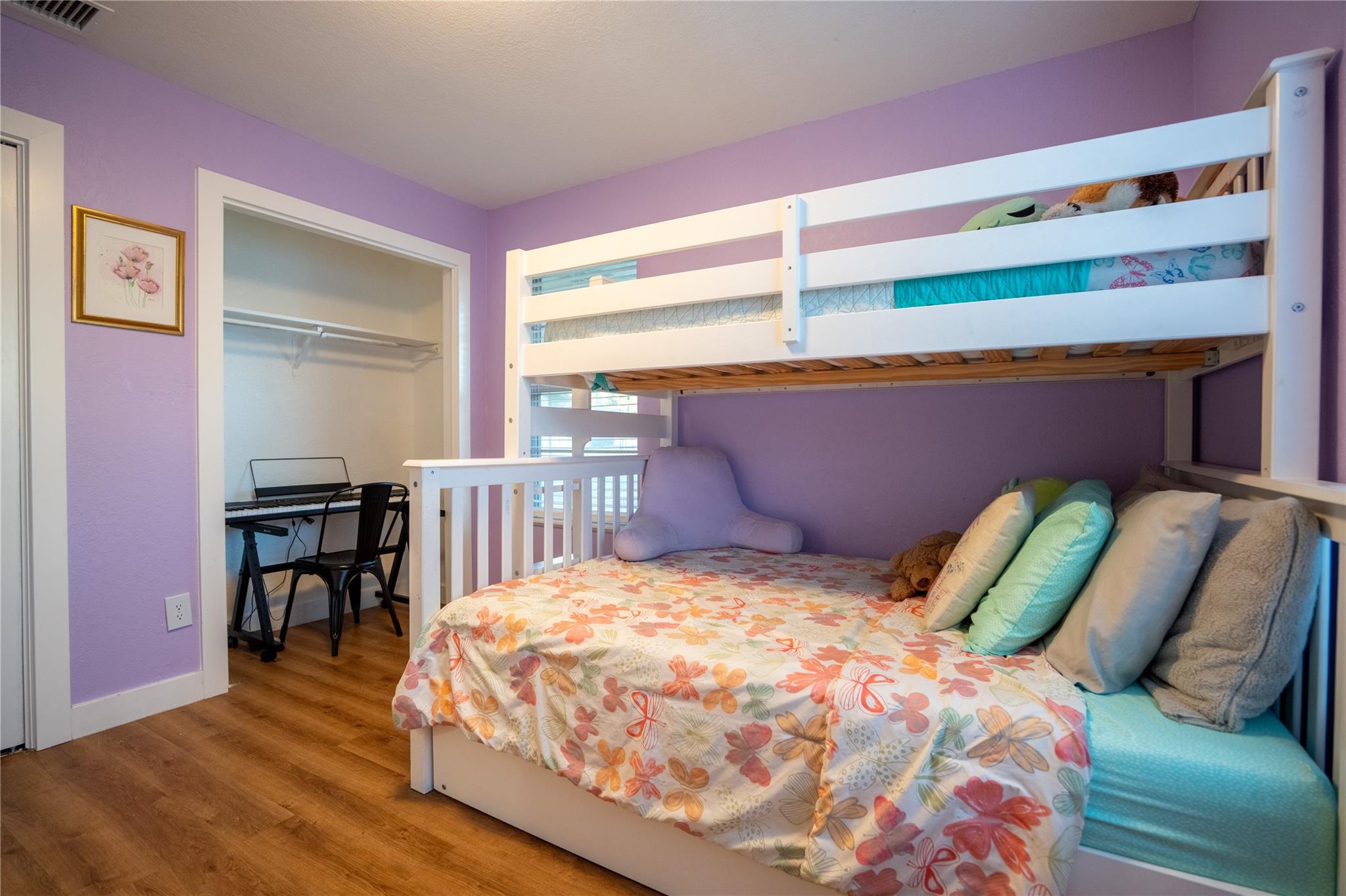 2102 KENT St, Taylor, TX 76574