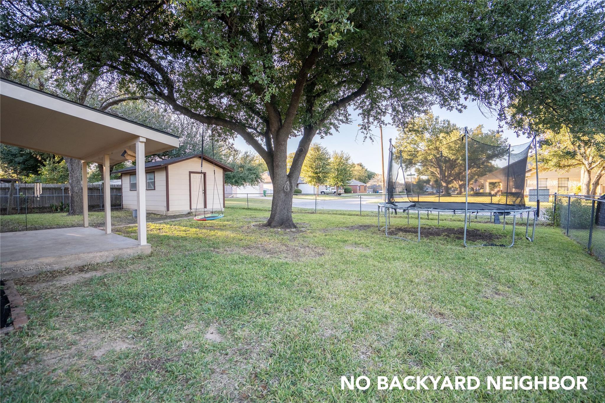 2102 KENT St, Taylor, TX 76574