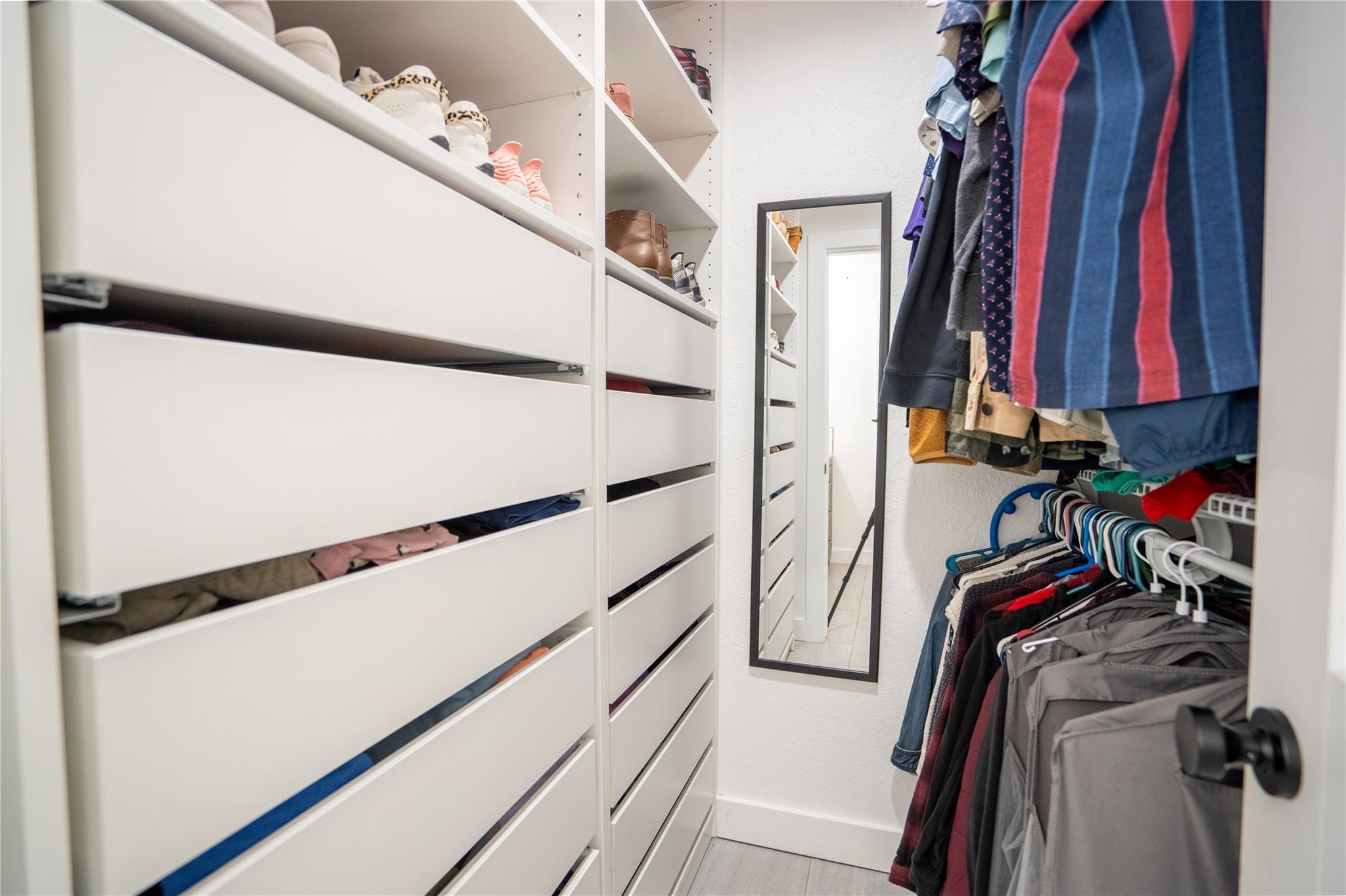 2102 KENT St, Taylor, TX 76574