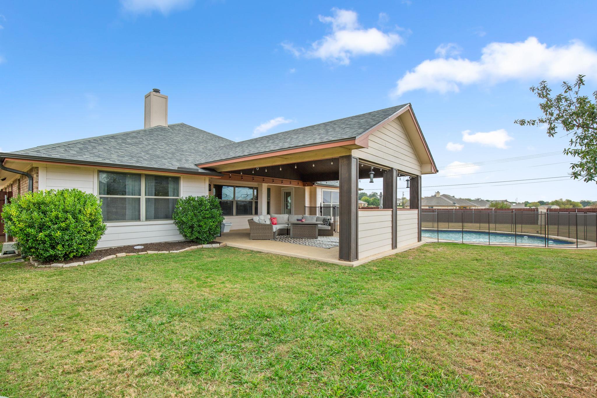 201 N Rawhide Trl, Liberty Hill, TX 78642