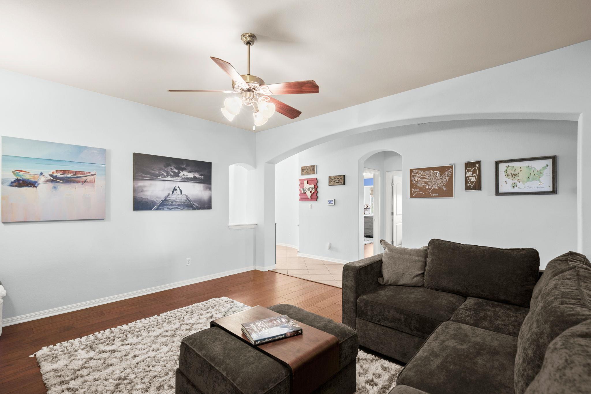 201 N Rawhide Trl, Liberty Hill, TX 78642