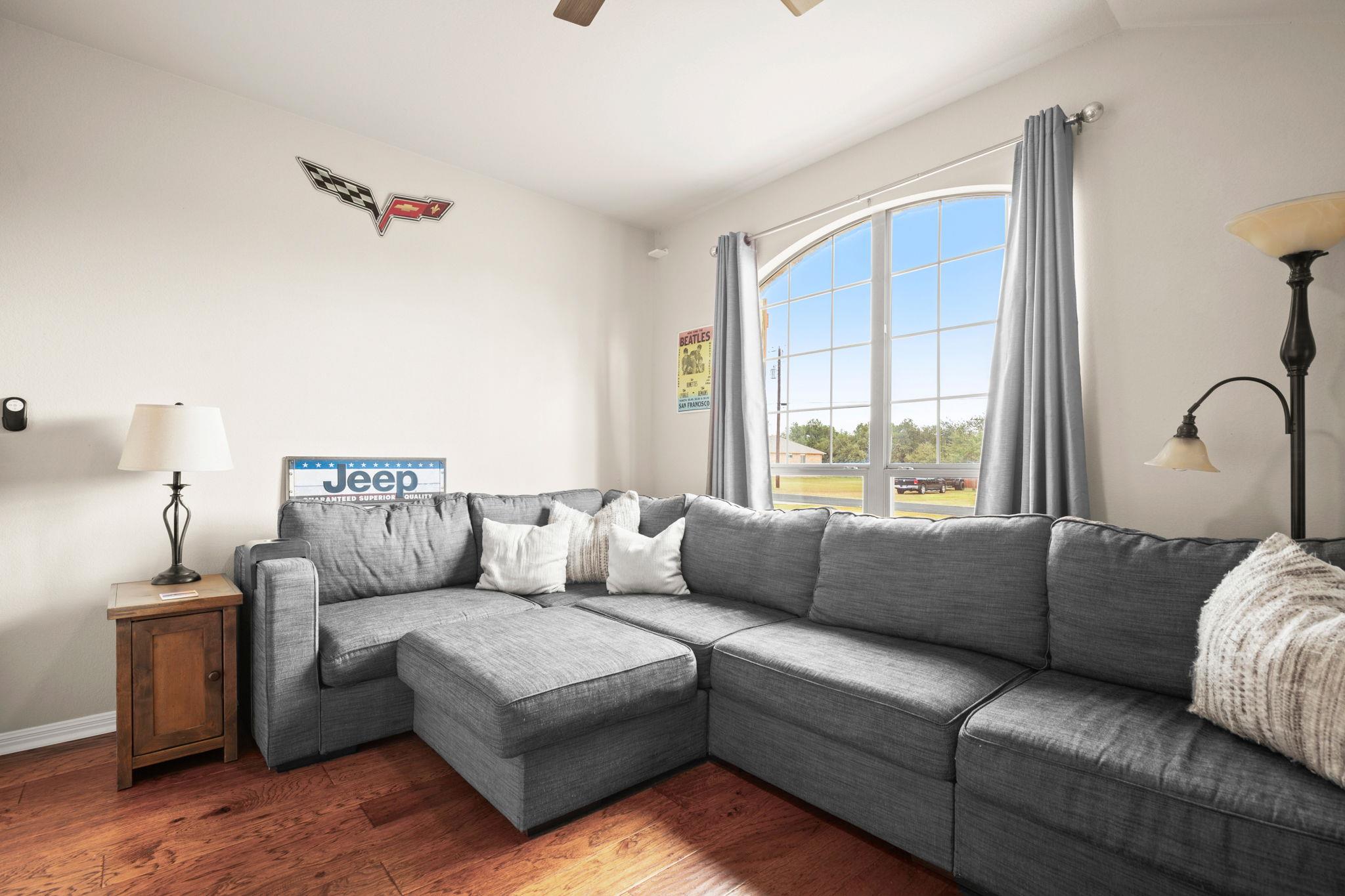 201 N Rawhide Trl, Liberty Hill, TX 78642