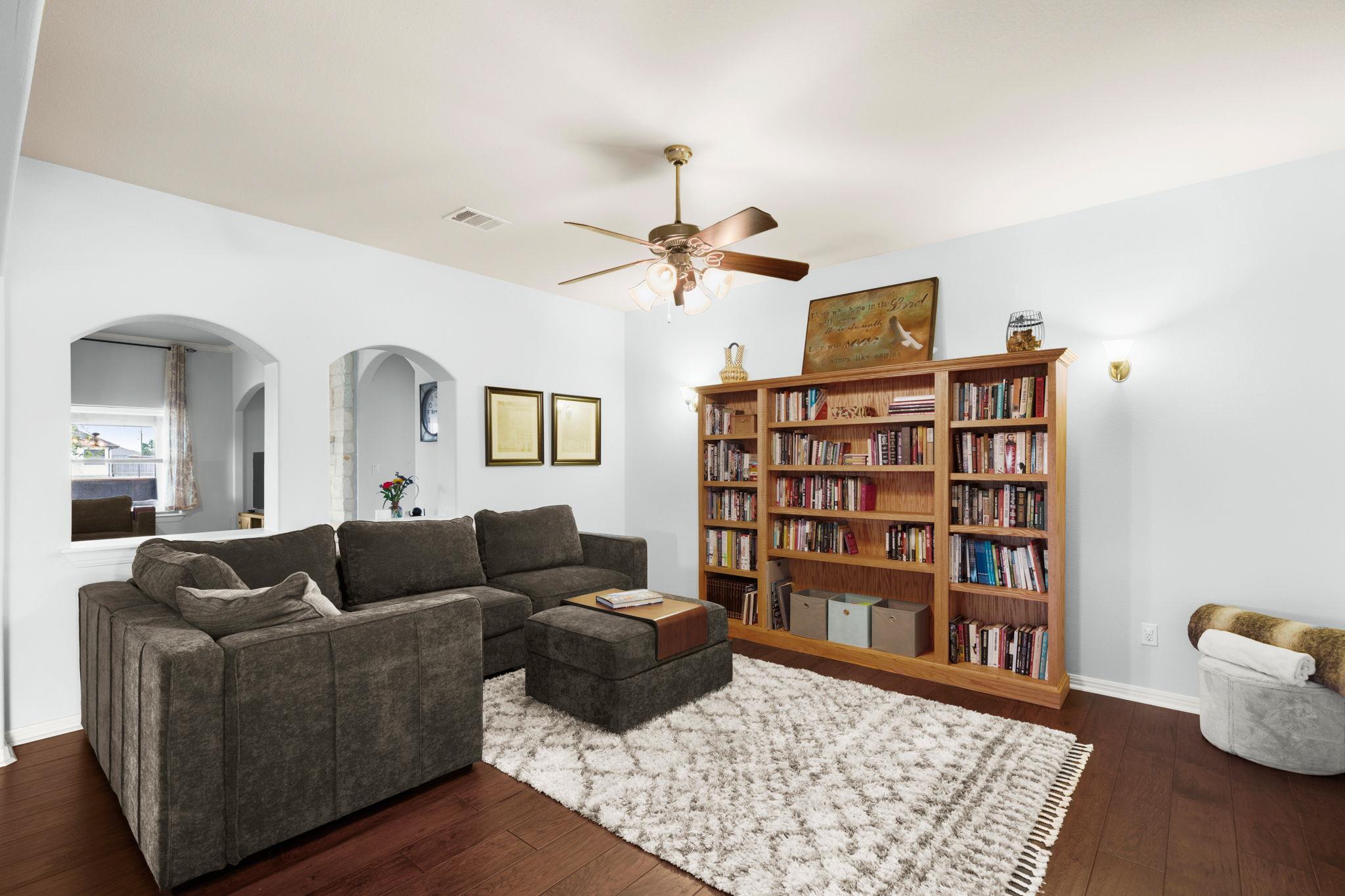 201 N Rawhide Trl, Liberty Hill, TX 78642