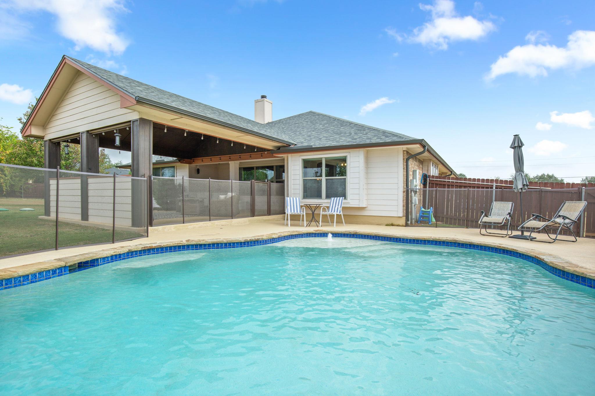 201 N Rawhide Trl, Liberty Hill, TX 78642