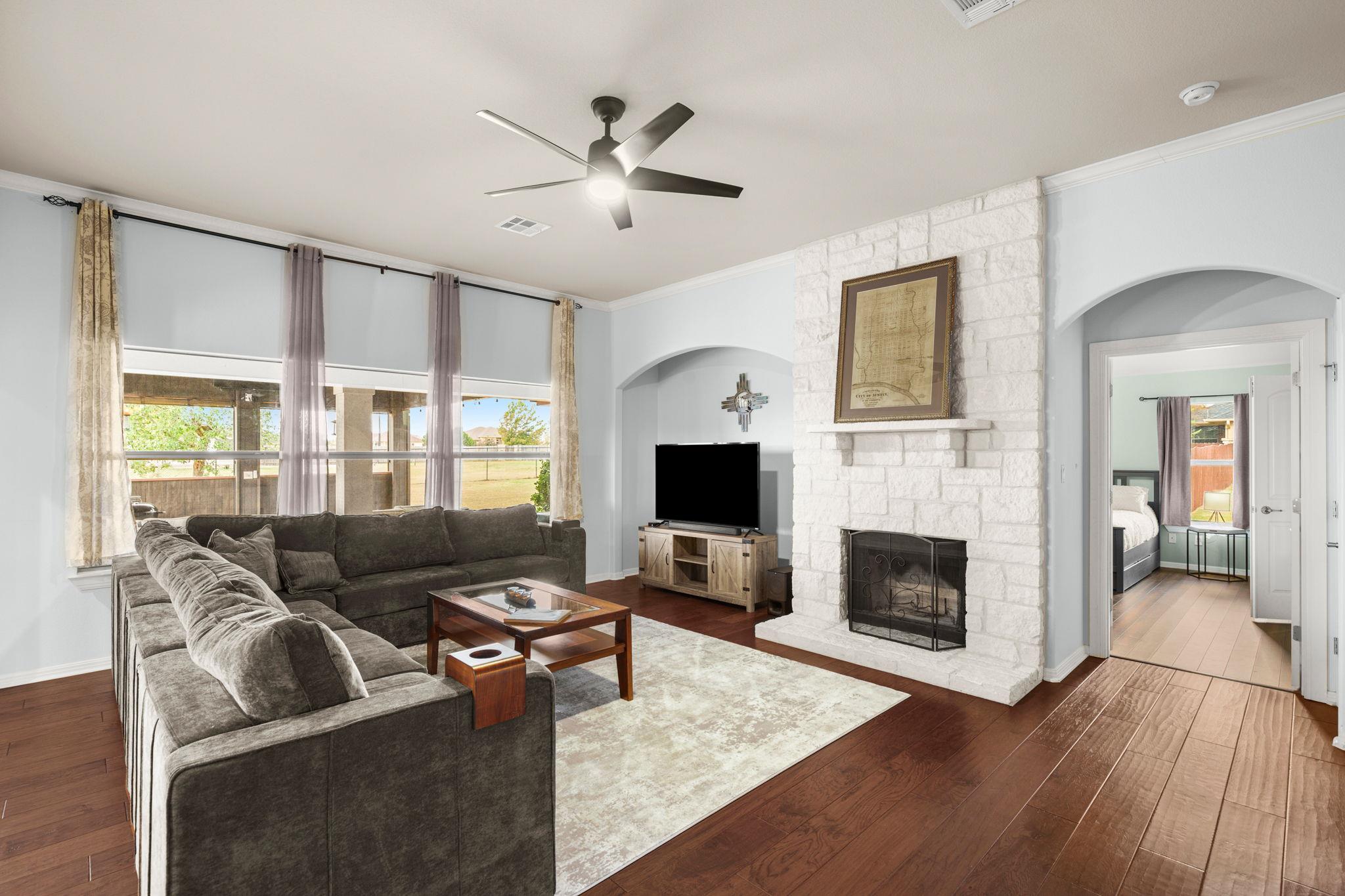 201 N Rawhide Trl, Liberty Hill, TX 78642