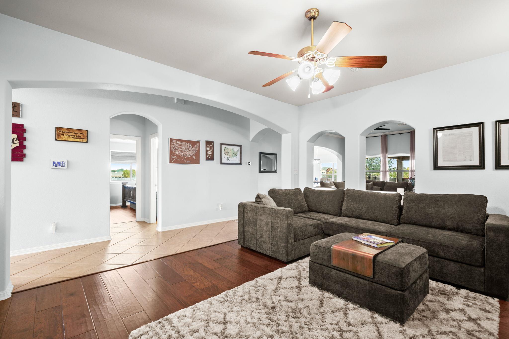 201 N Rawhide Trl, Liberty Hill, TX 78642