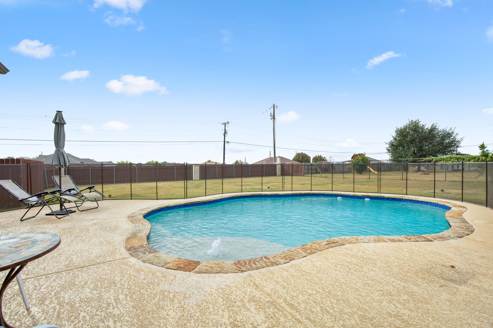 201 N Rawhide Trl, Liberty Hill, TX 78642