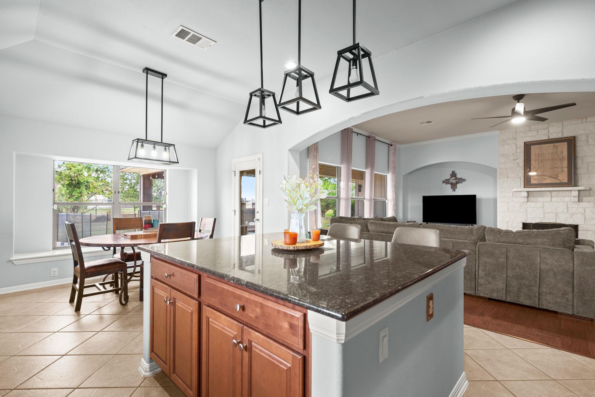 201 N Rawhide Trl, Liberty Hill, TX 78642