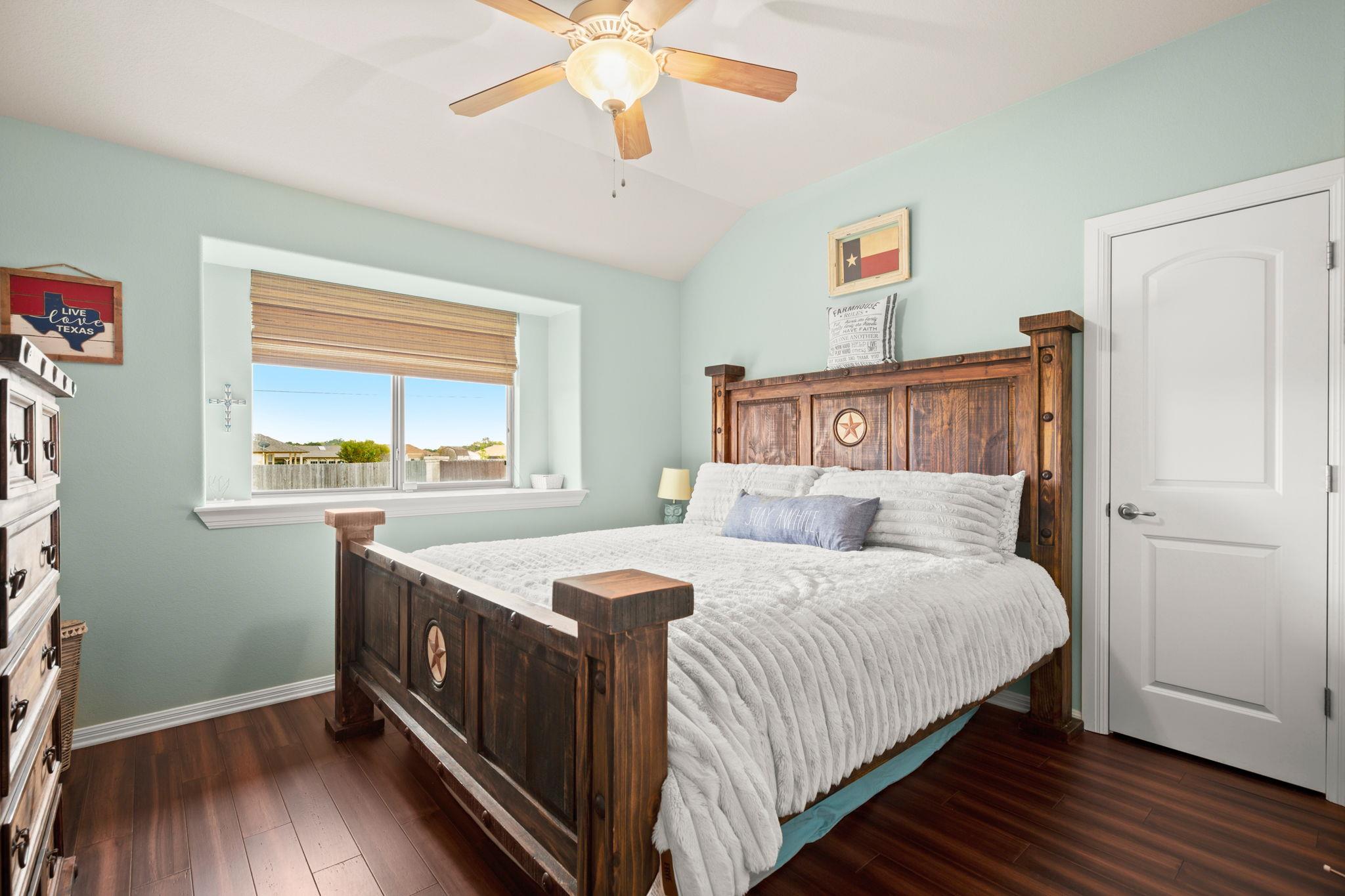 201 N Rawhide Trl, Liberty Hill, TX 78642