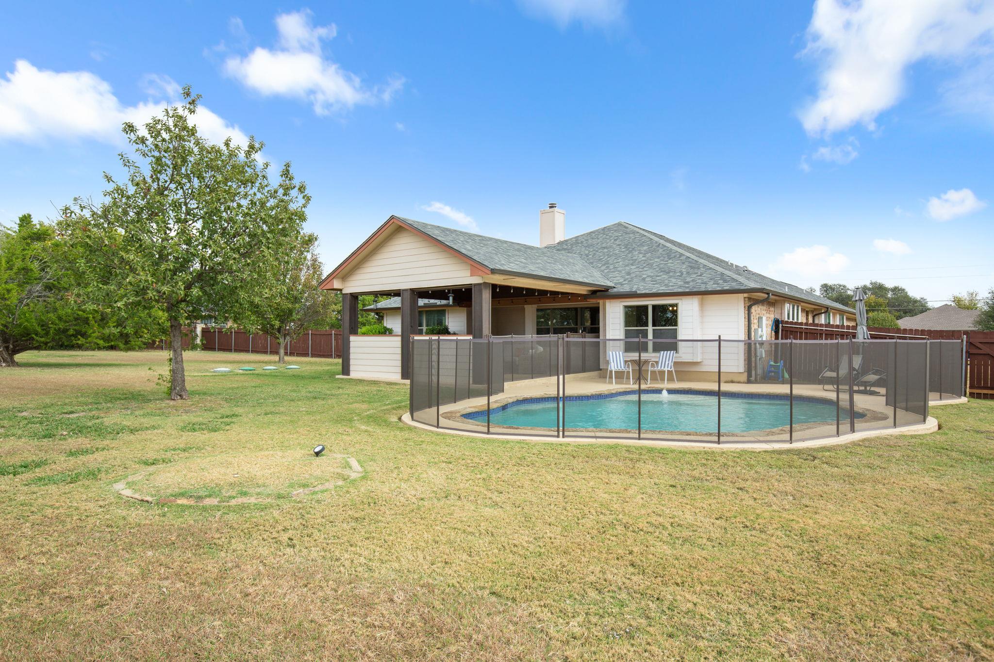 201 N Rawhide Trl, Liberty Hill, TX 78642