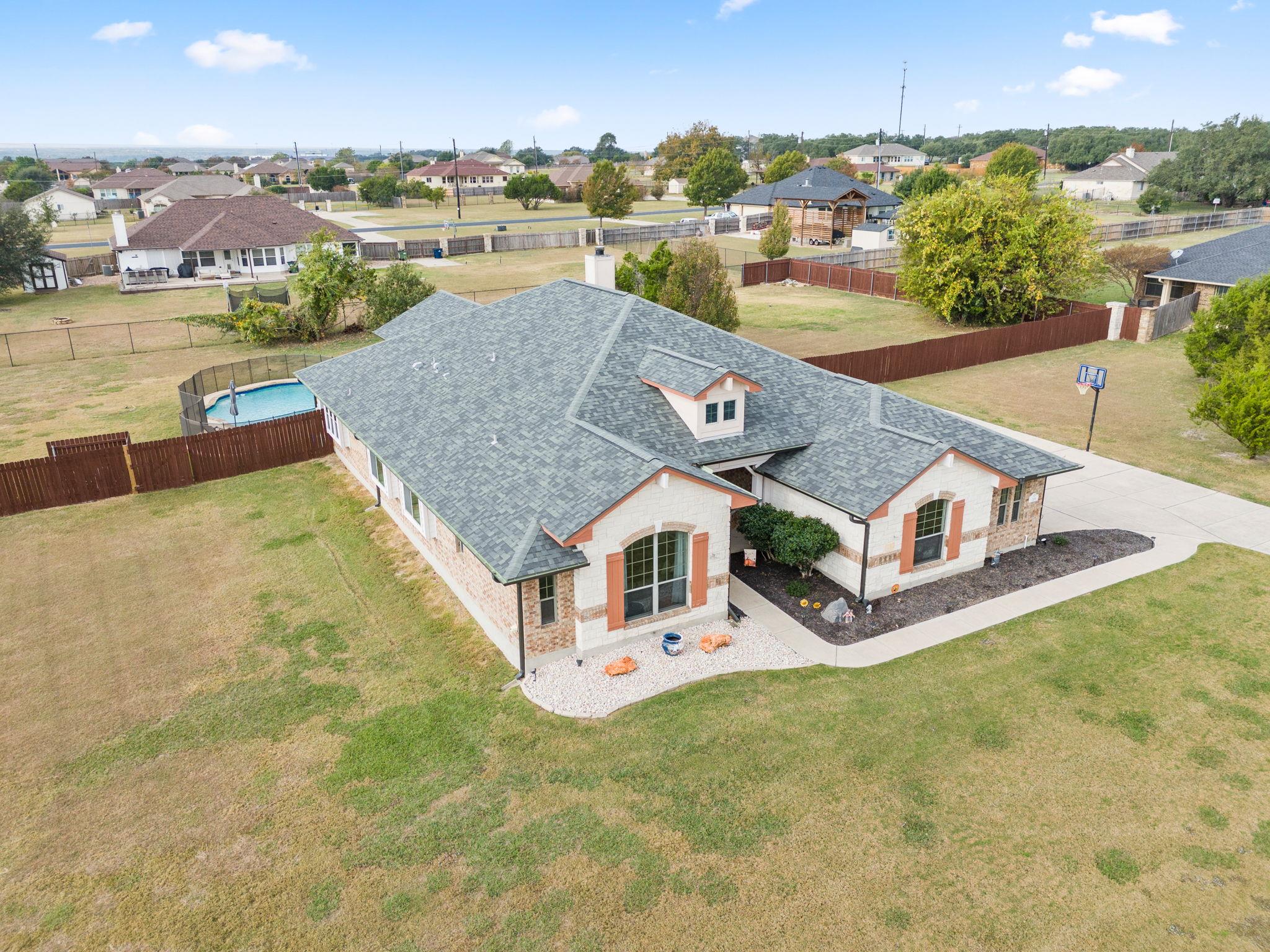 201 N Rawhide Trl, Liberty Hill, TX 78642