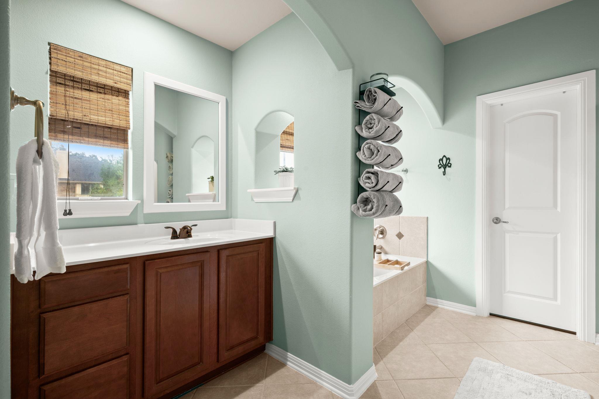 201 N Rawhide Trl, Liberty Hill, TX 78642