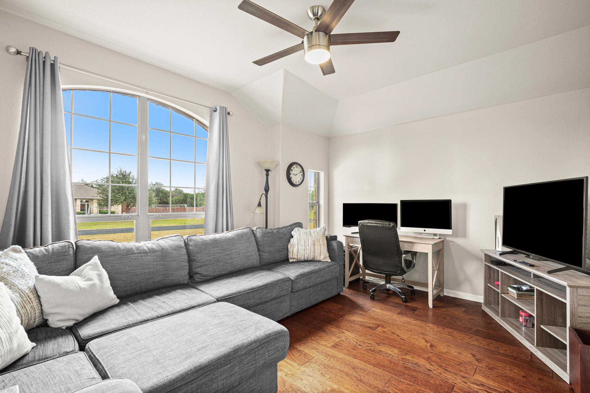 201 N Rawhide Trl, Liberty Hill, TX 78642