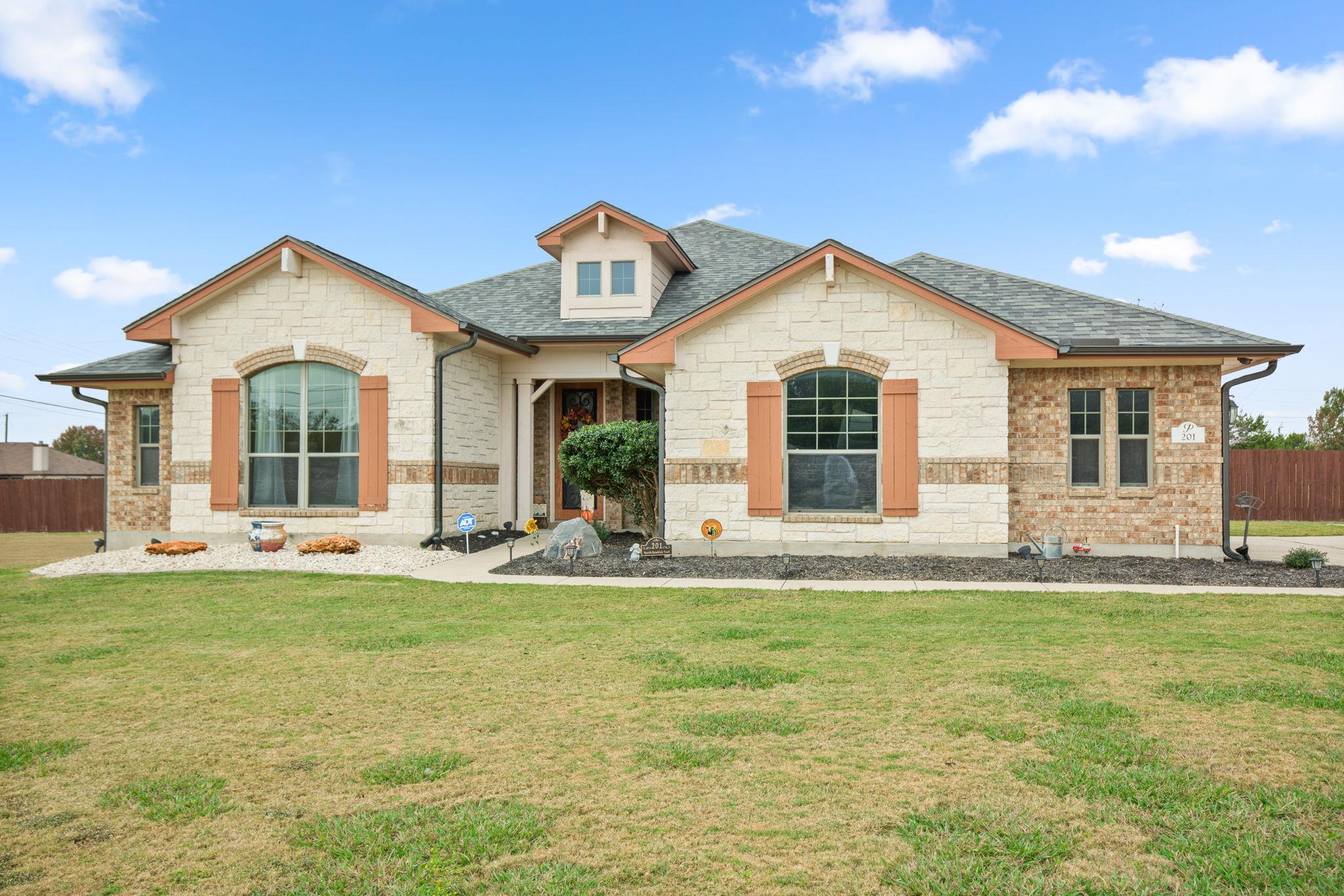 201 N Rawhide Trl, Liberty Hill, TX 78642