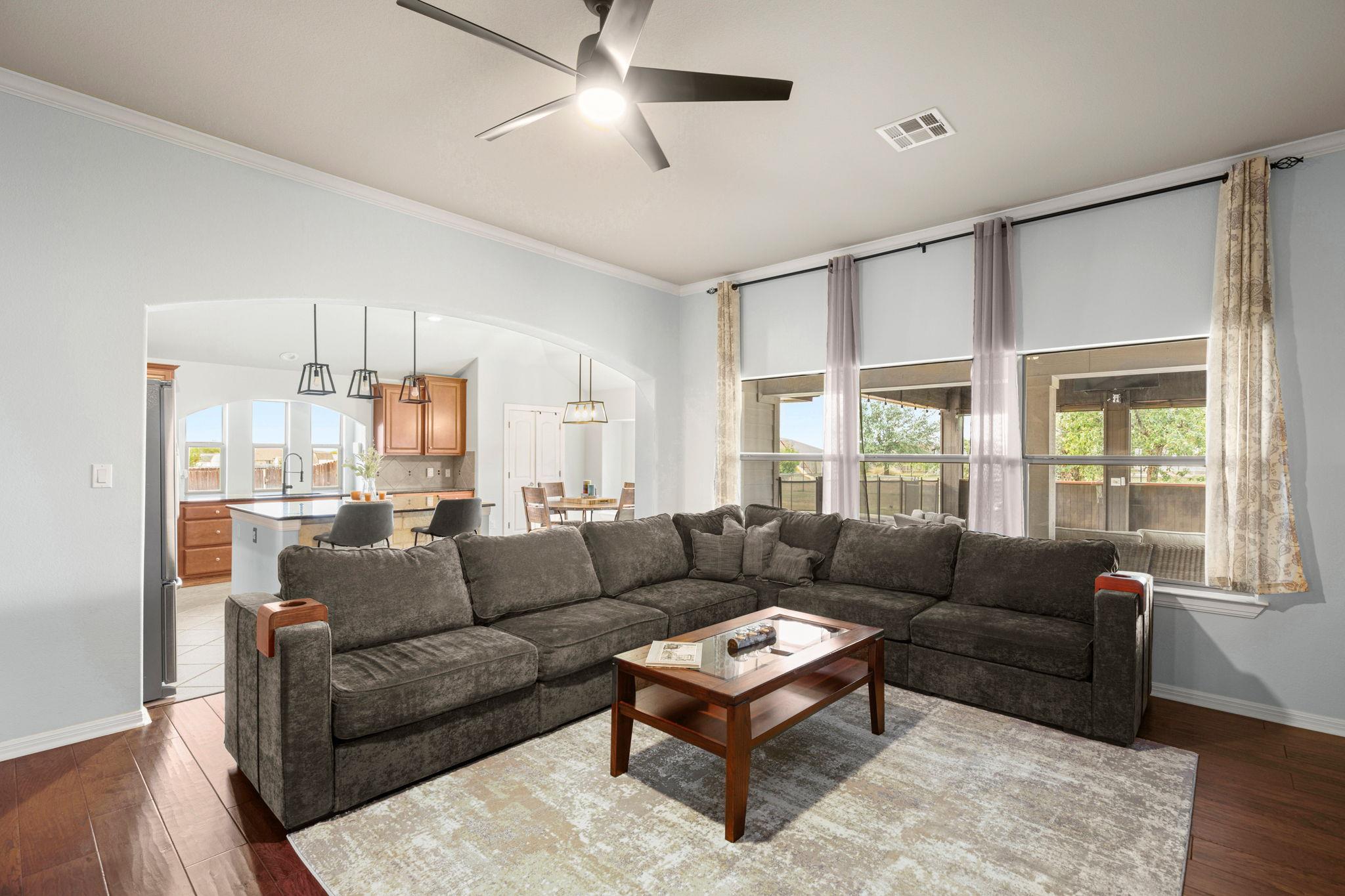 201 N Rawhide Trl, Liberty Hill, TX 78642