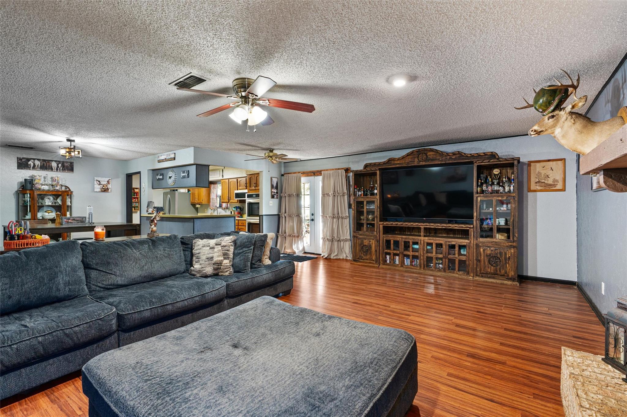 106 Frederick Ln, Thorndale, TX 76577