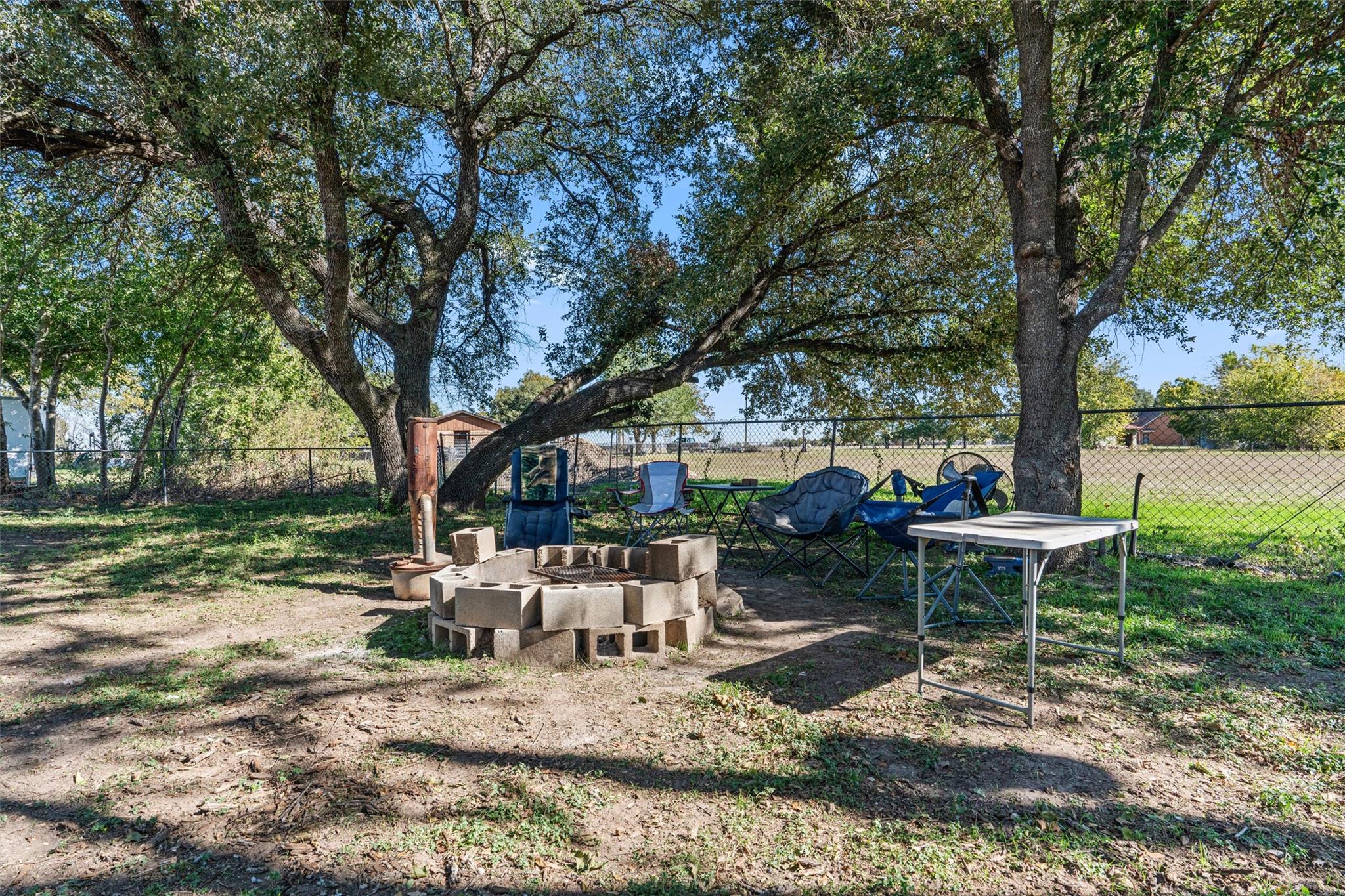 106 Frederick Ln, Thorndale, TX 76577