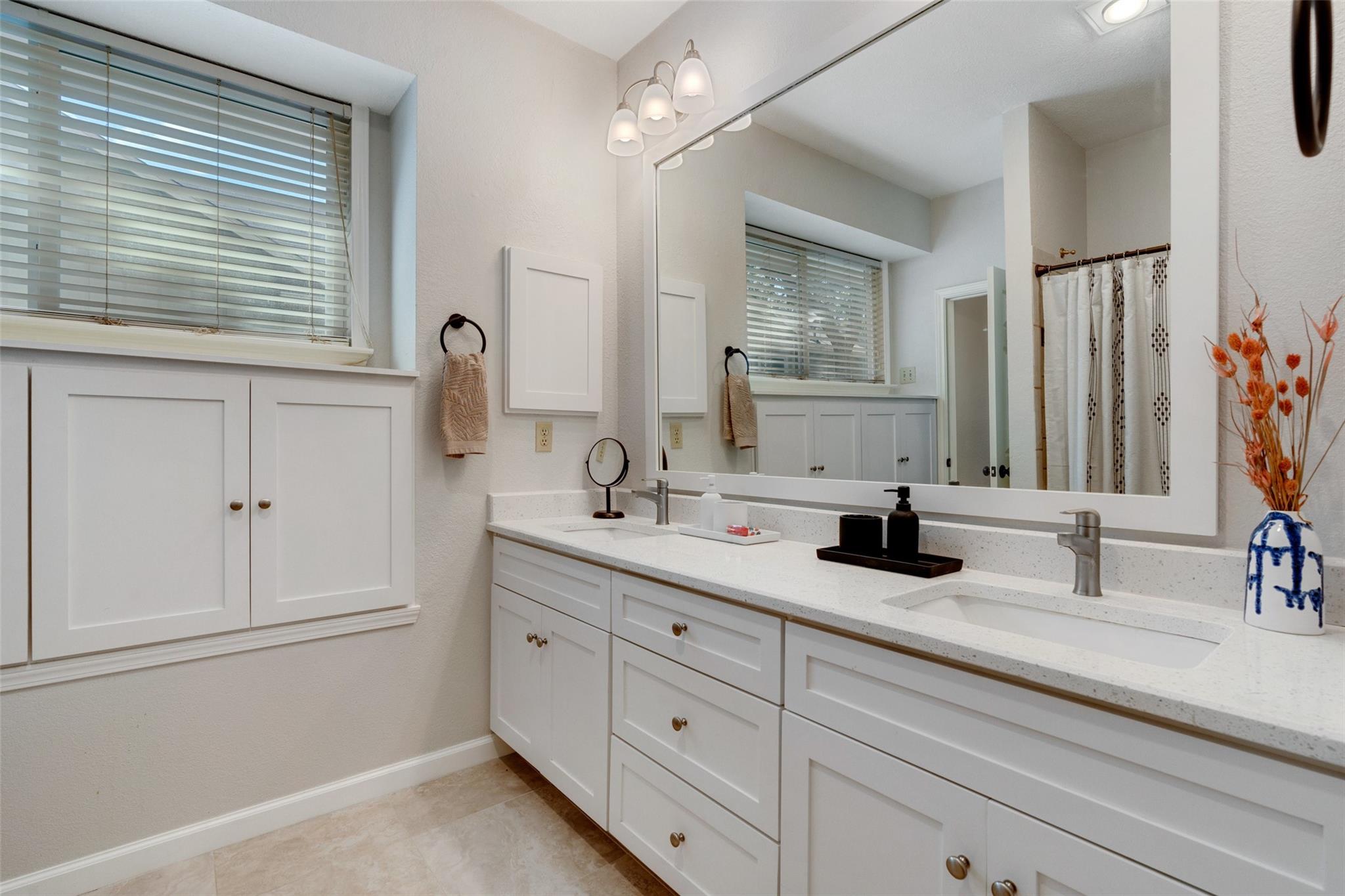 12049 Lincolnshire Dr, Austin, TX 78758