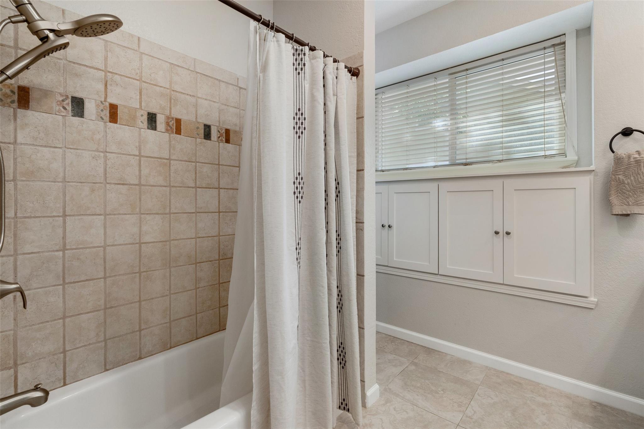 12049 Lincolnshire Dr, Austin, TX 78758