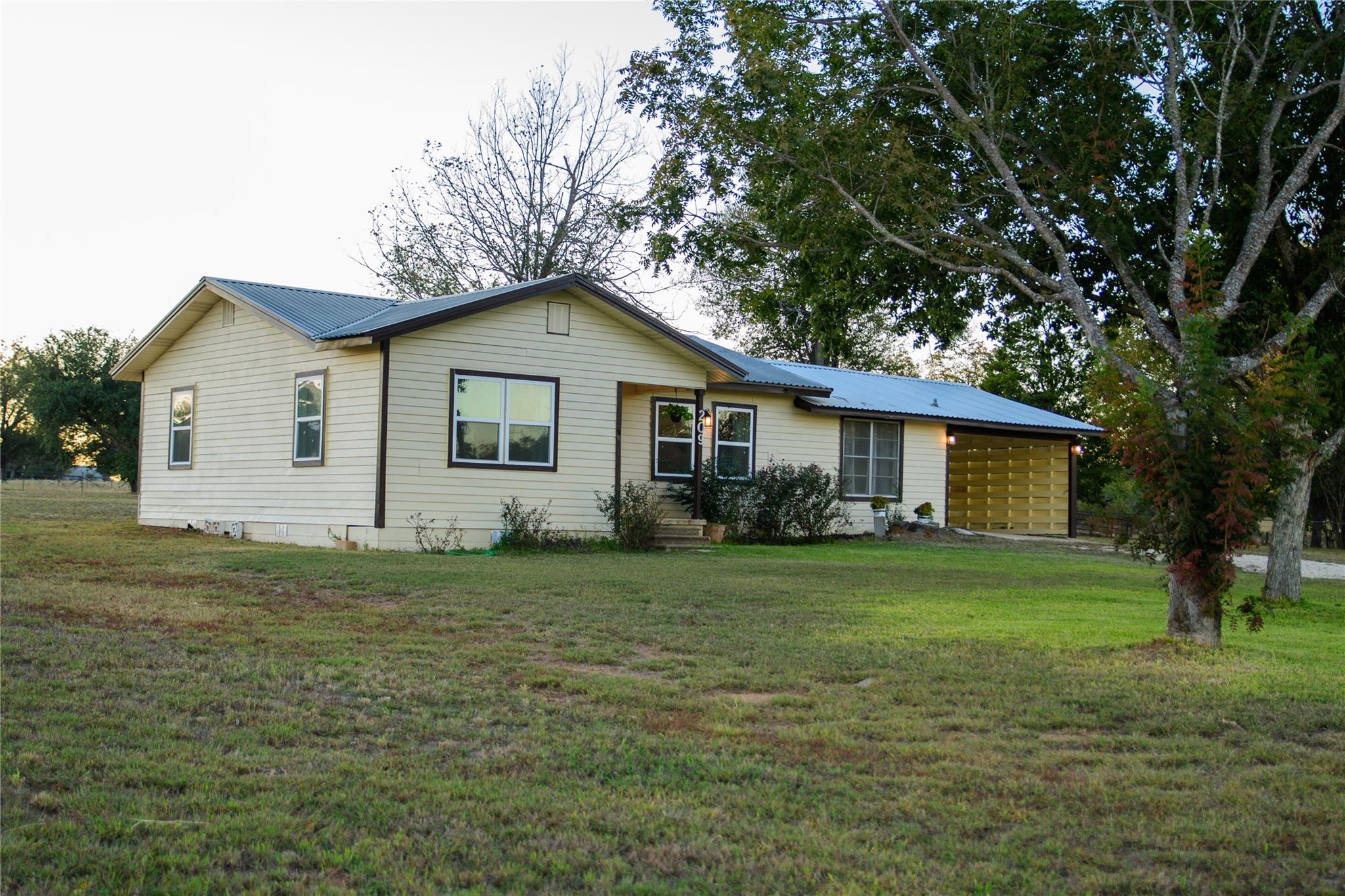 209 County Road 310, Rockdale, TX 76567