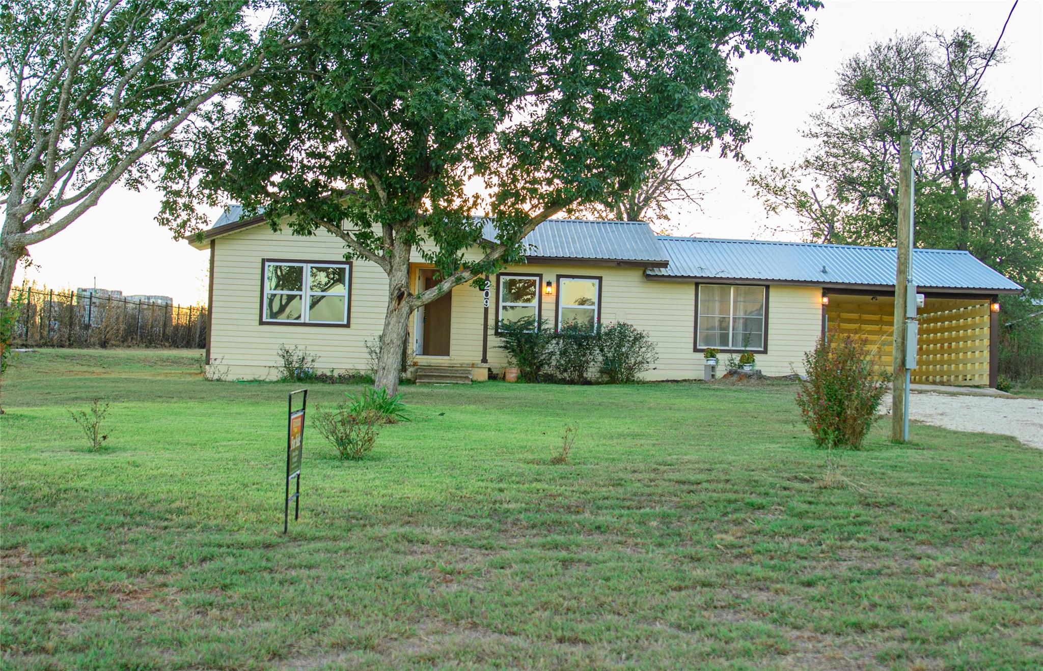 209 County Road 310, Rockdale, TX 76567