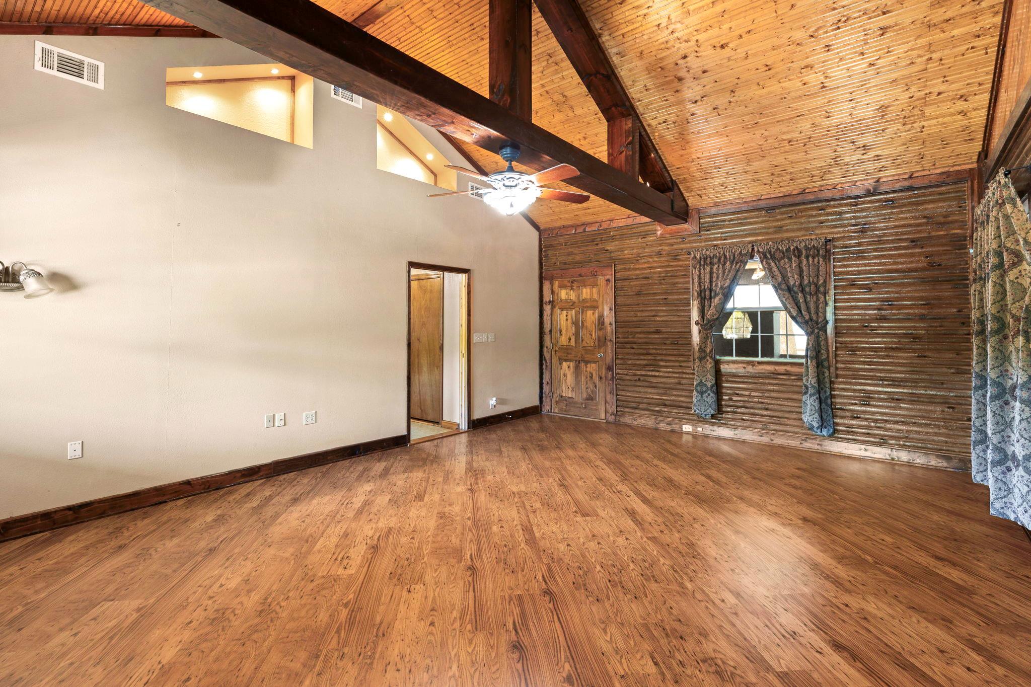 55 County Line Rd, Dale, TX 78616