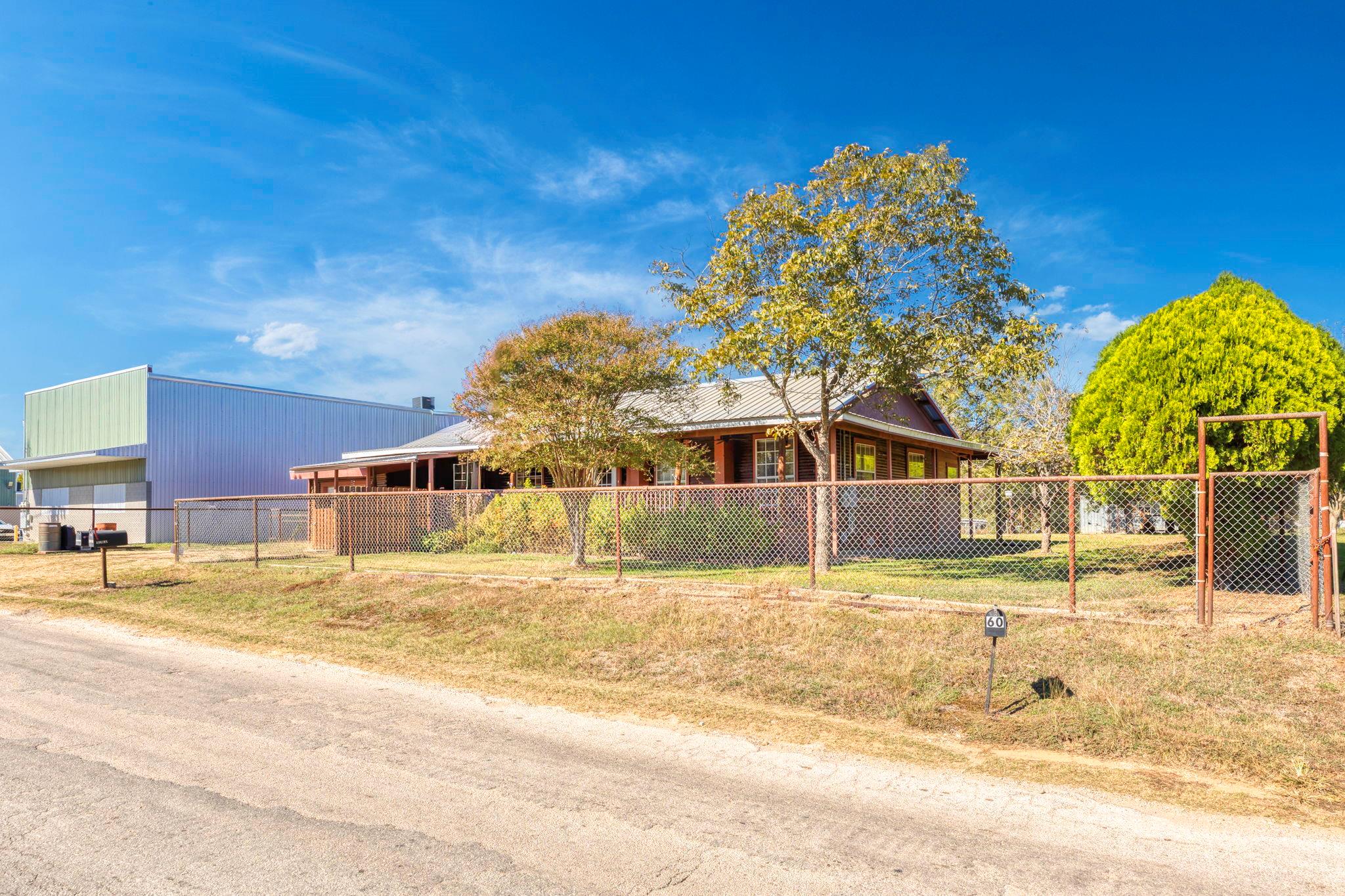 55 County Line Rd, Dale, TX 78616