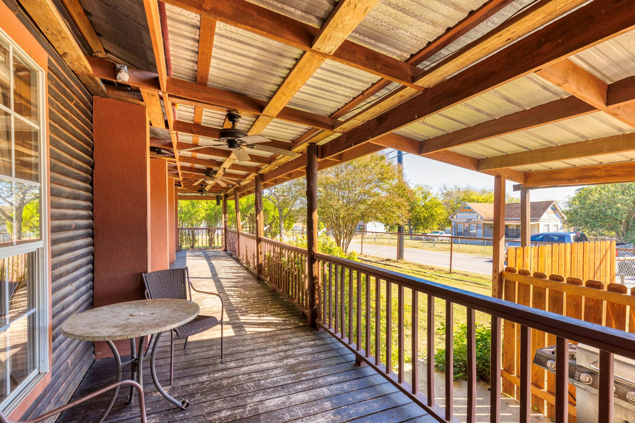 55 County Line Rd, Dale, TX 78616