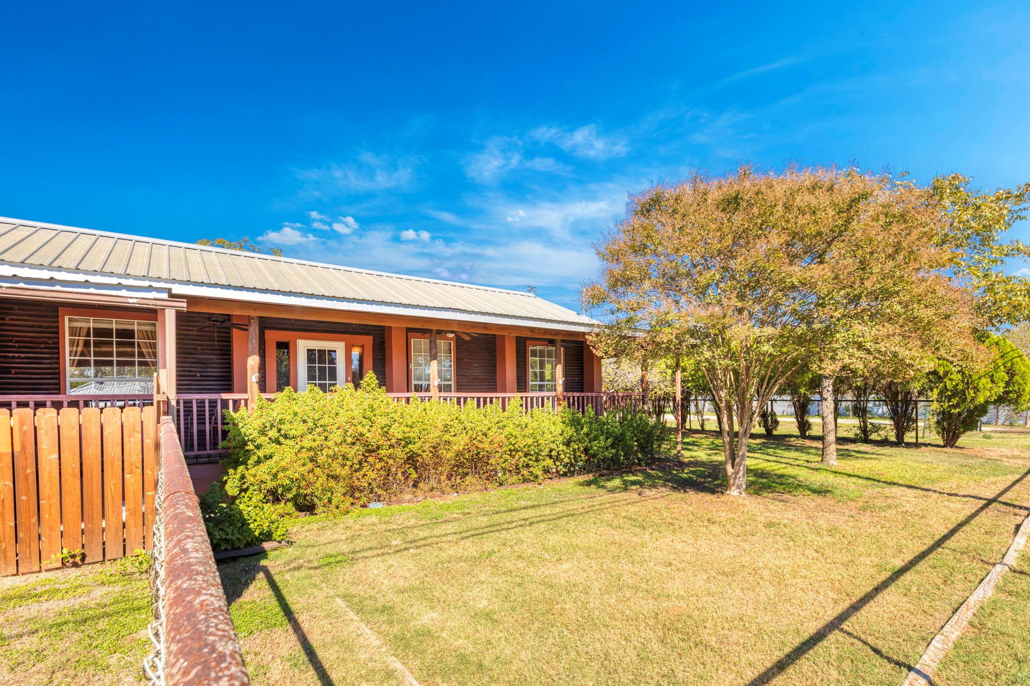 55 County Line Rd, Dale, TX 78616