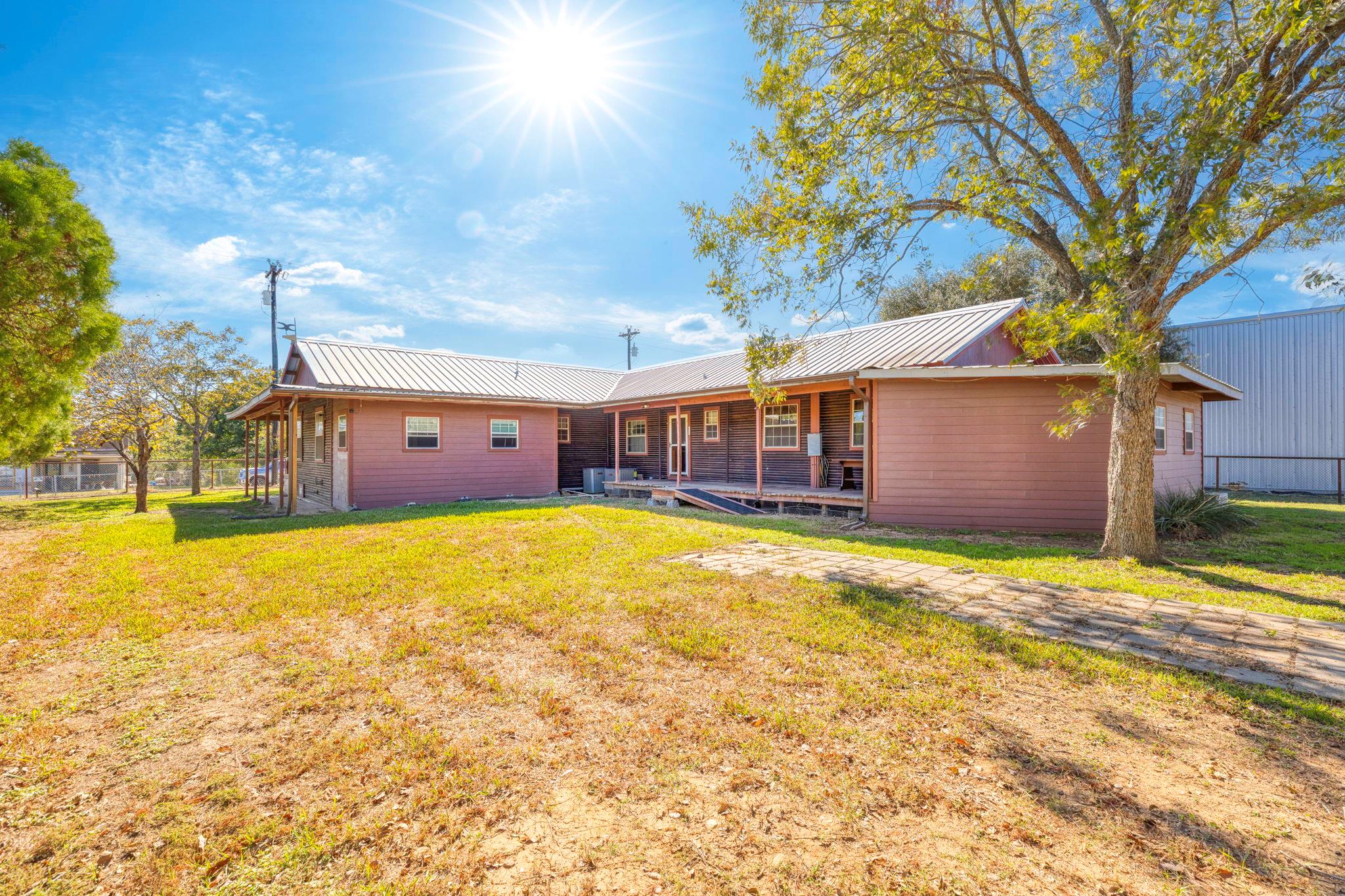 55 County Line Rd, Dale, TX 78616