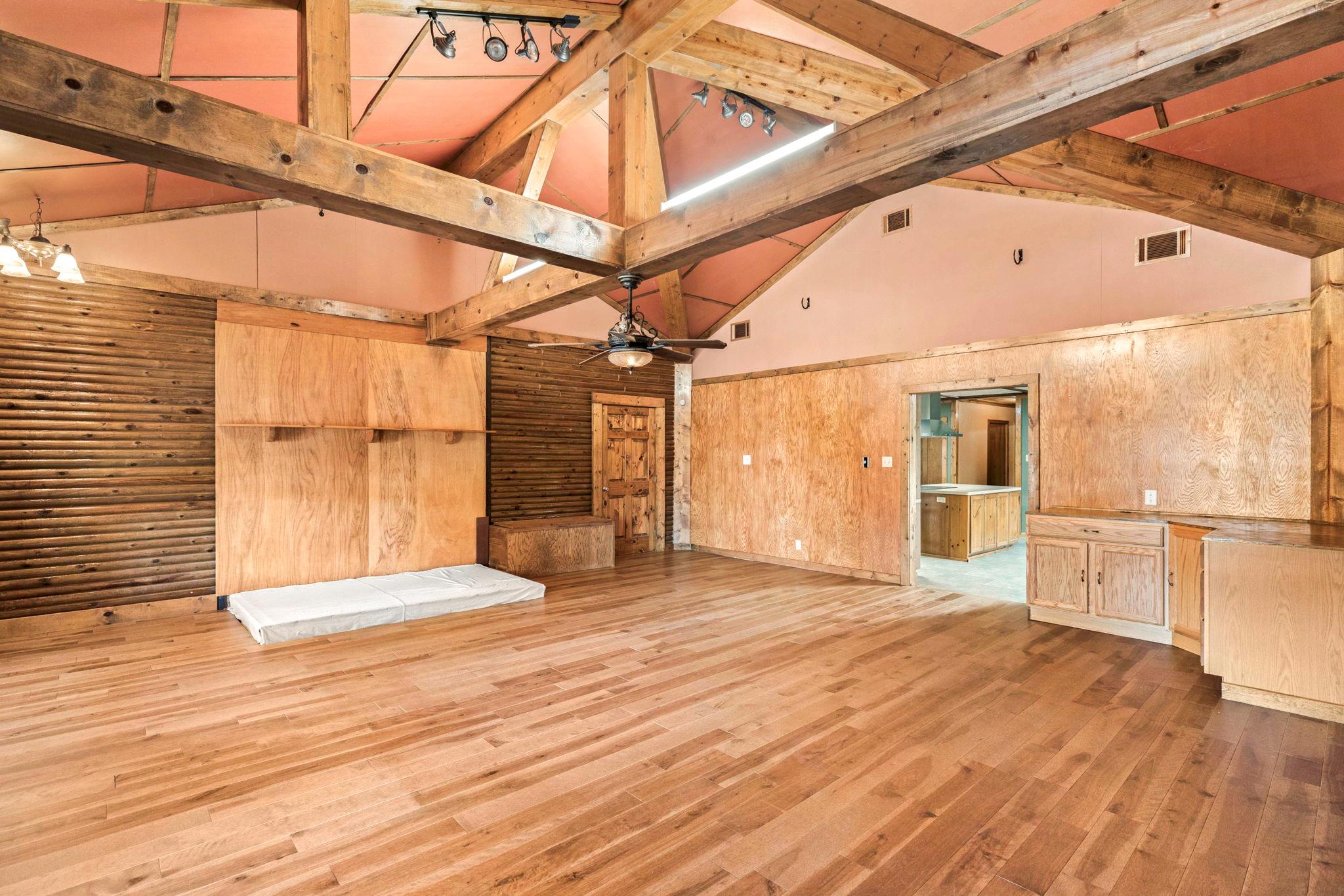 55 County Line Rd, Dale, TX 78616