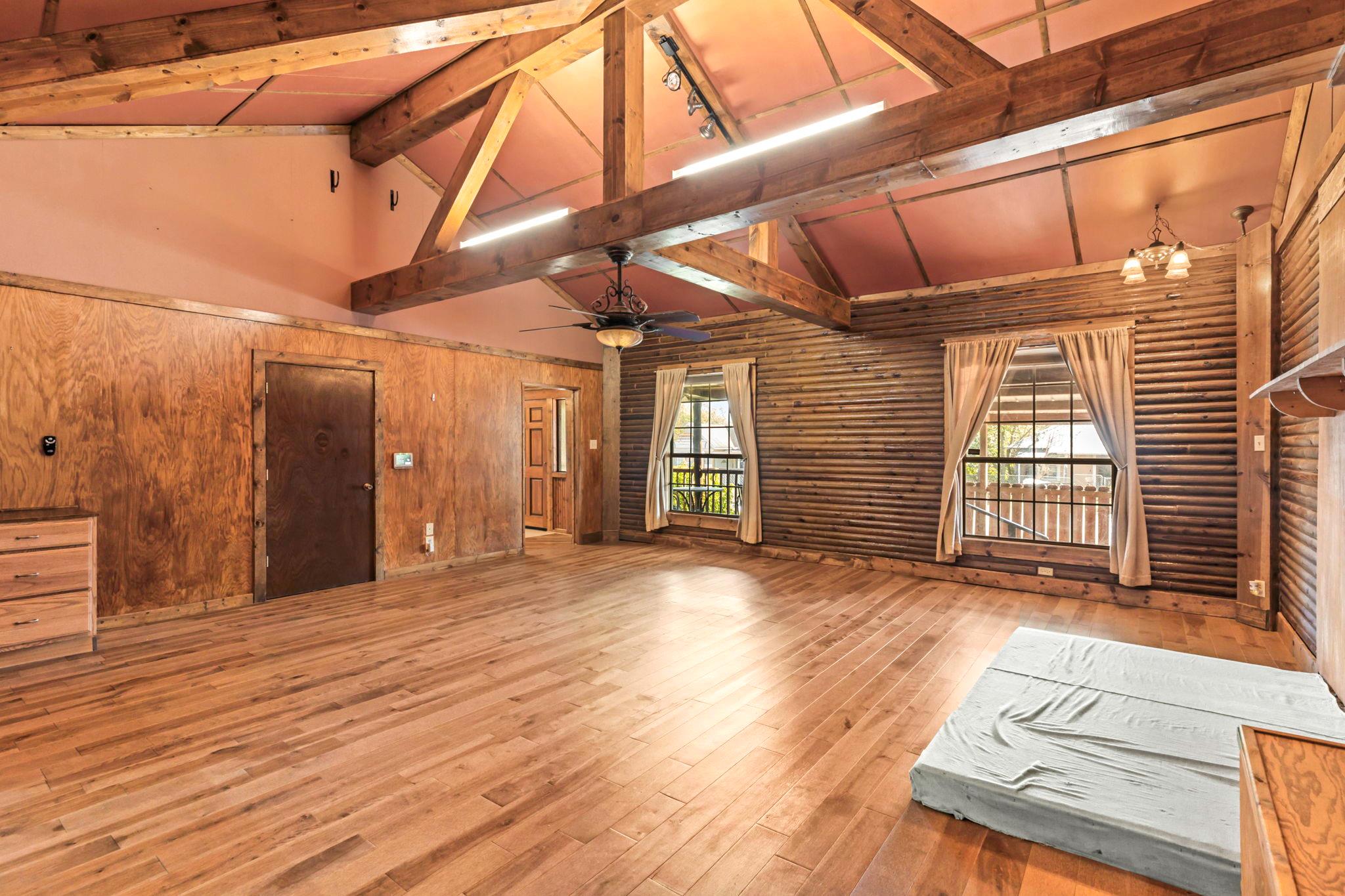 55 County Line Rd, Dale, TX 78616