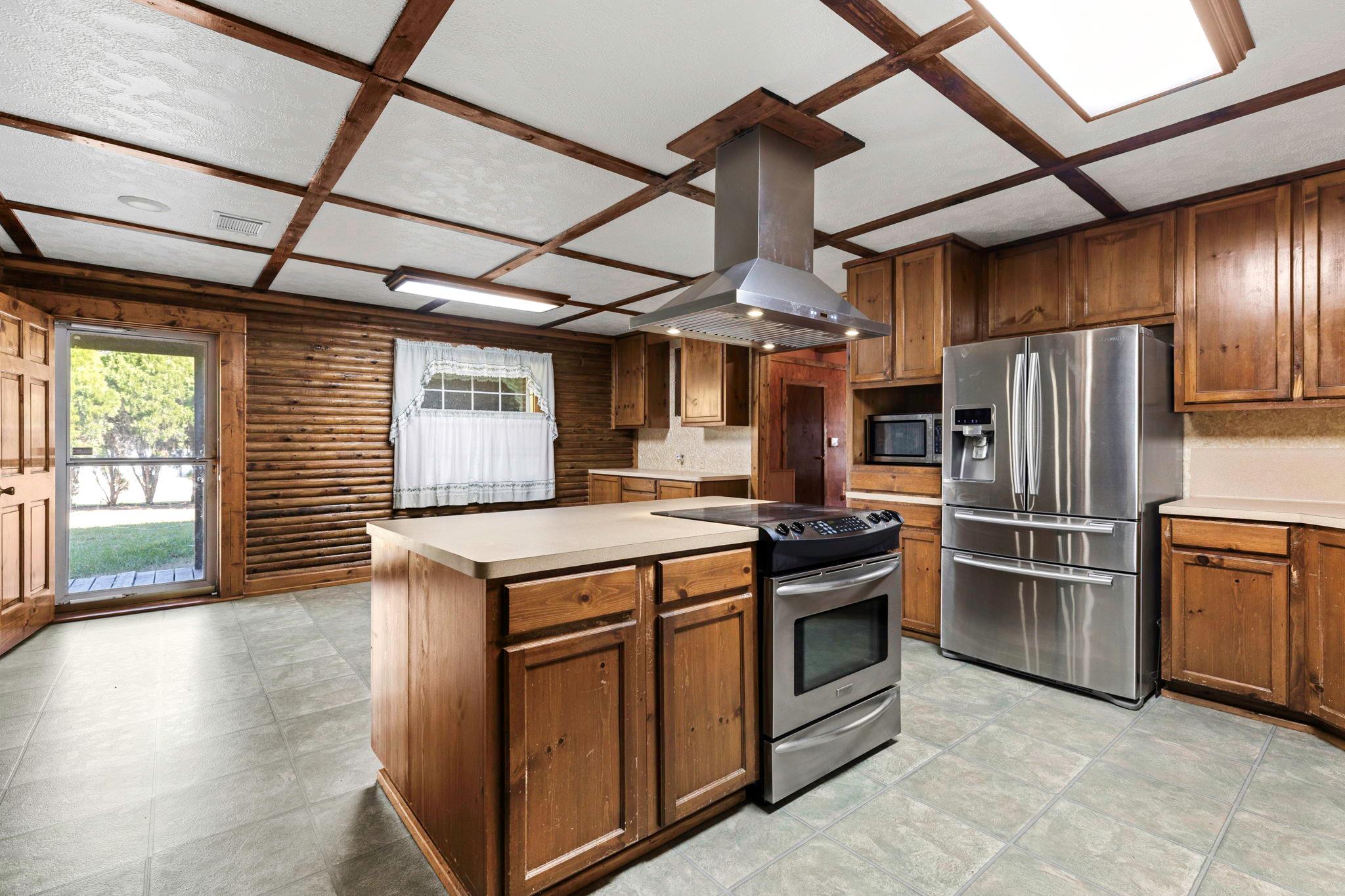 55 County Line Rd, Dale, TX 78616