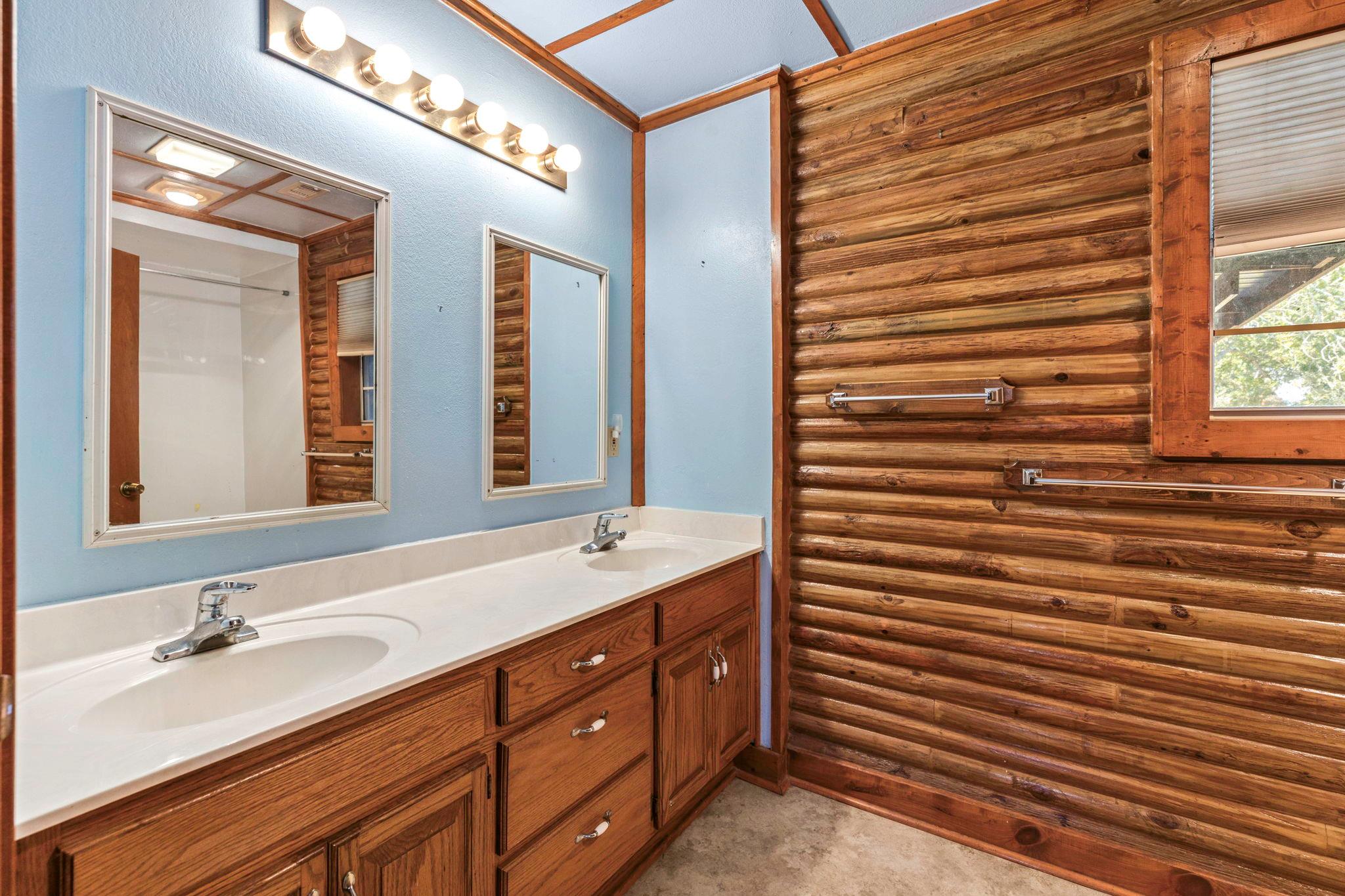 55 County Line Rd, Dale, TX 78616