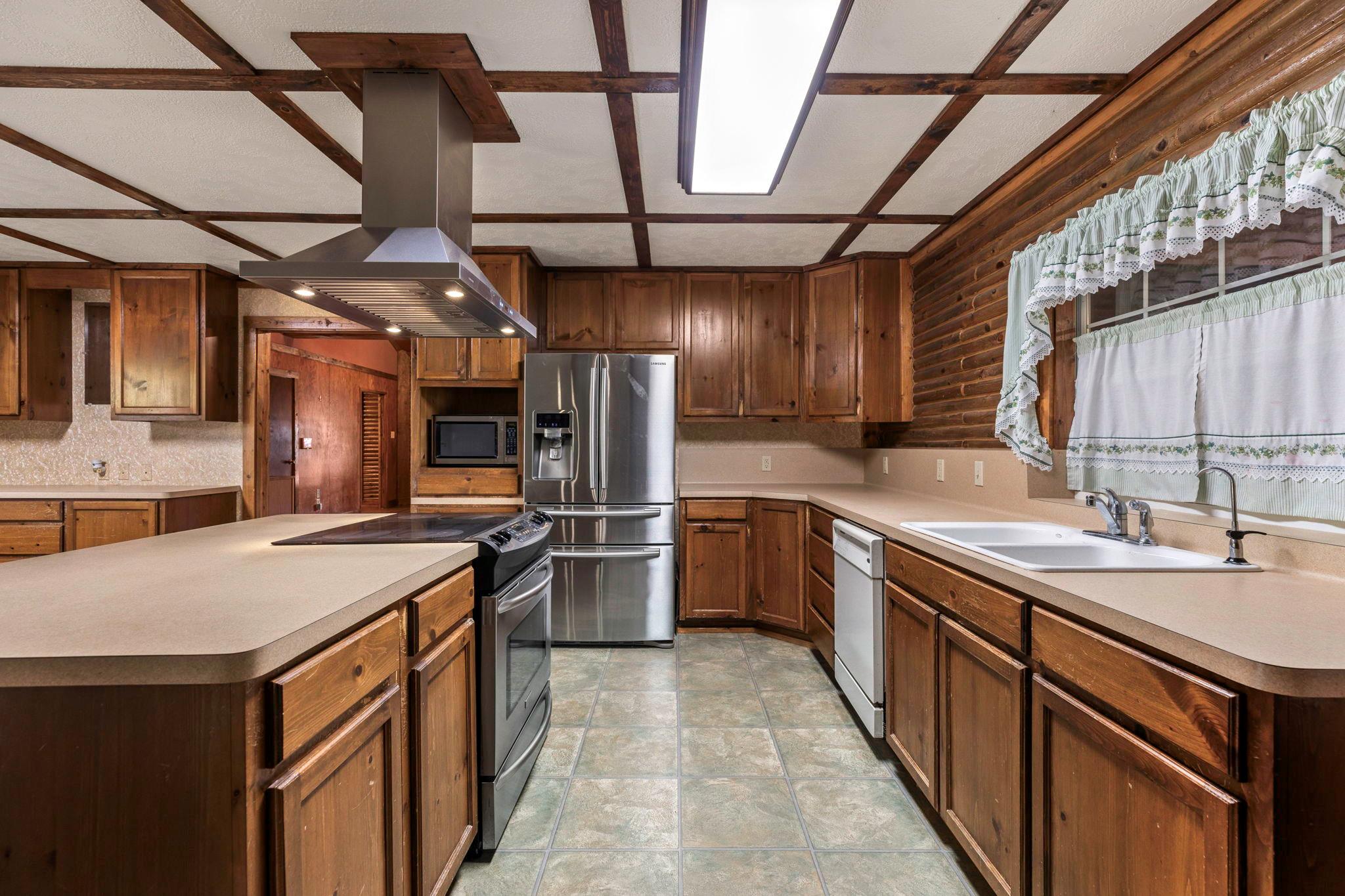 55 County Line Rd, Dale, TX 78616