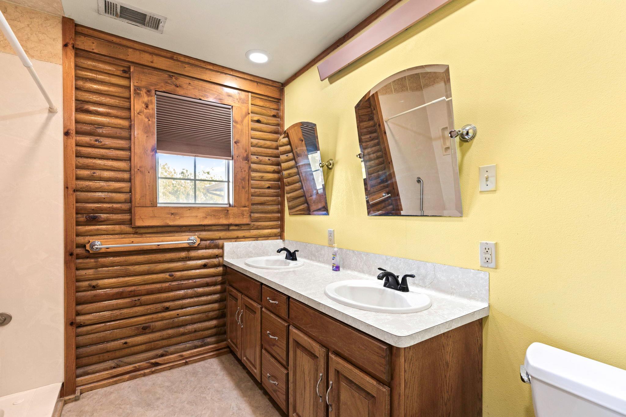 55 County Line Rd, Dale, TX 78616