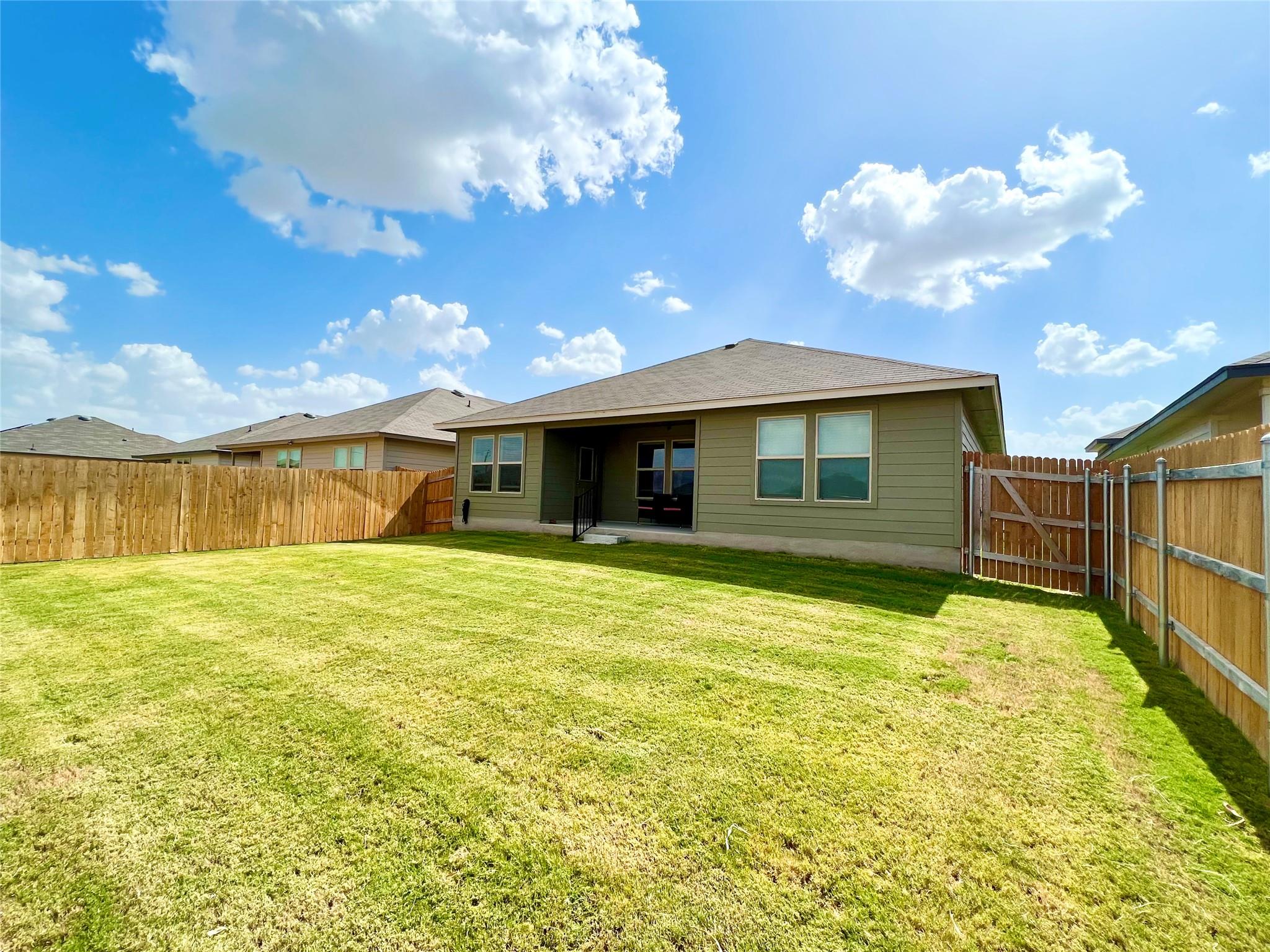 544 Taggart Trl, Jarrell, TX 76537