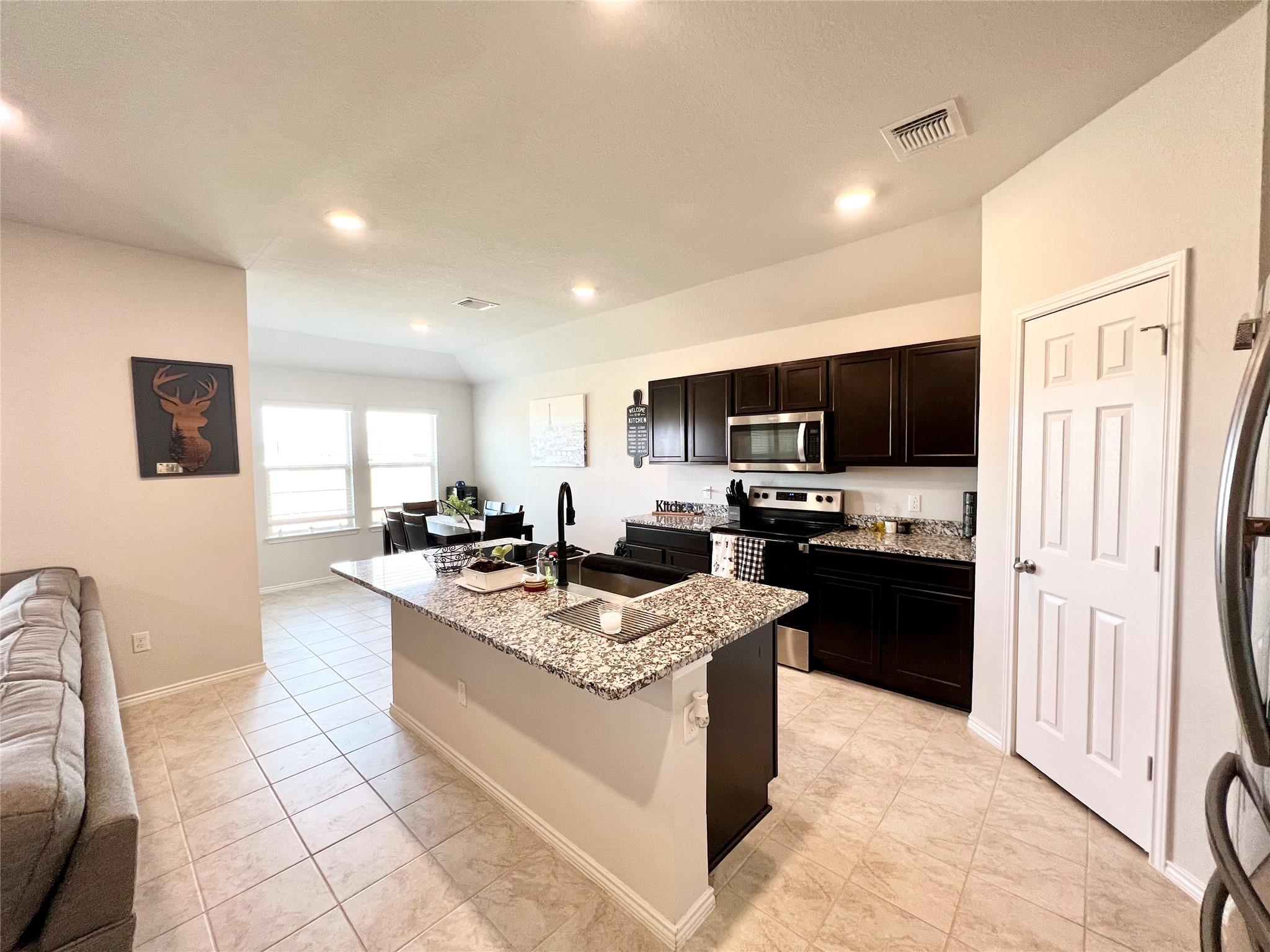 544 Taggart Trl, Jarrell, TX 76537