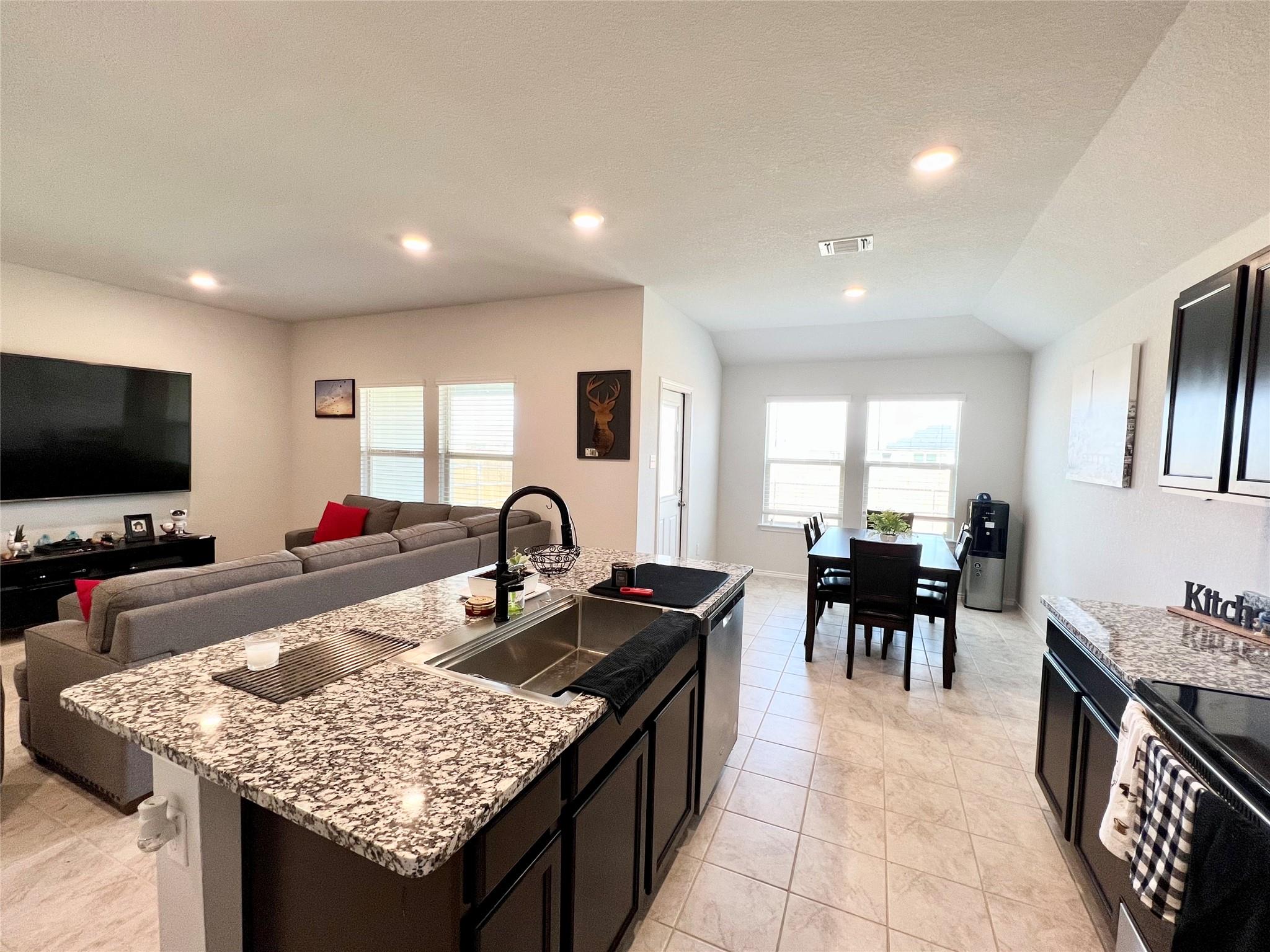 544 Taggart Trl, Jarrell, TX 76537