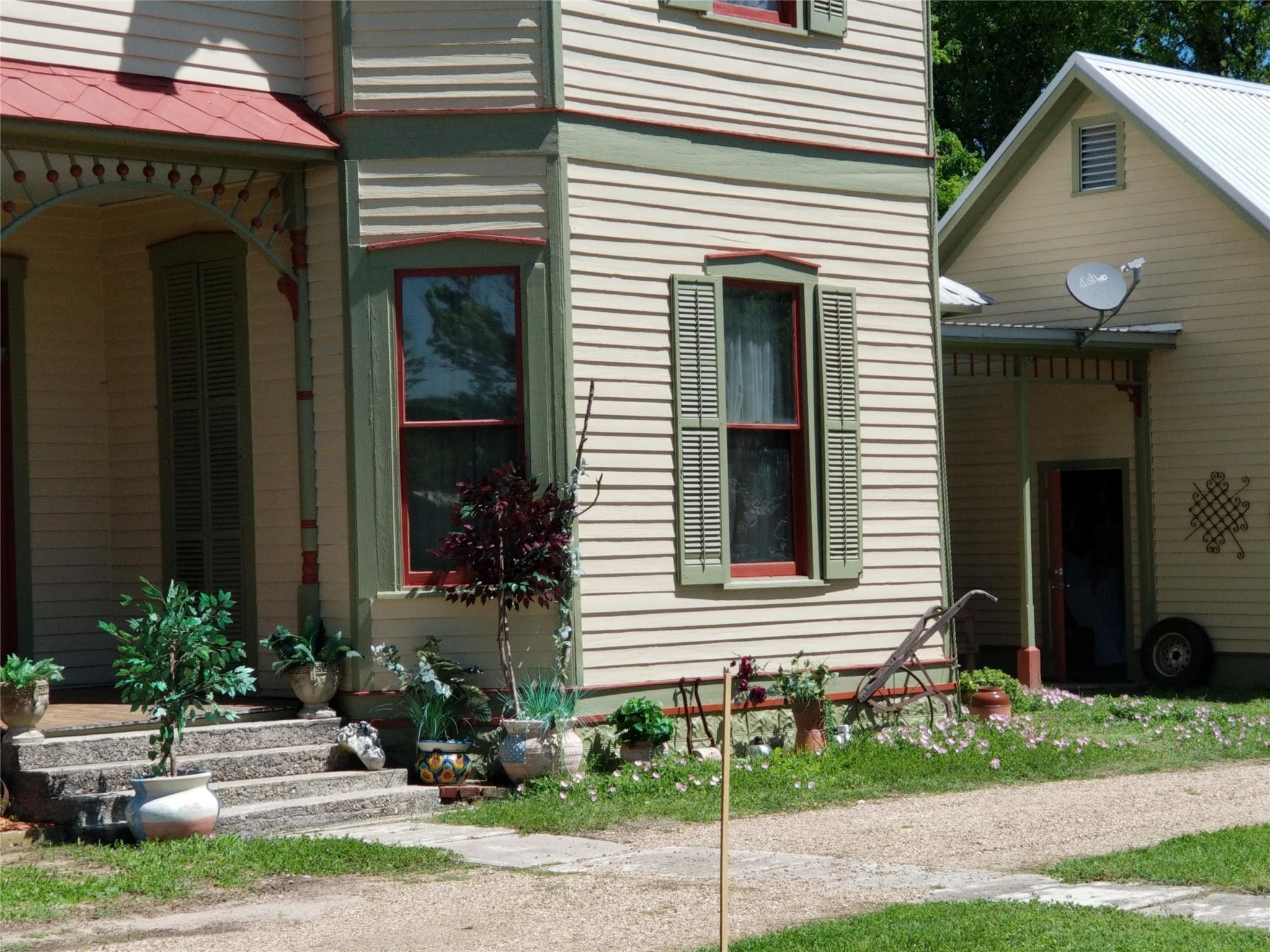 1 Bednar Ln, La Grange, TX 78945