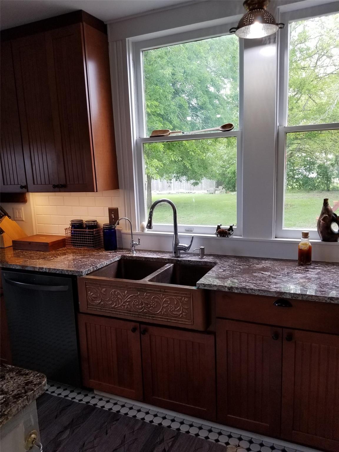 1 Bednar Ln, La Grange, TX 78945