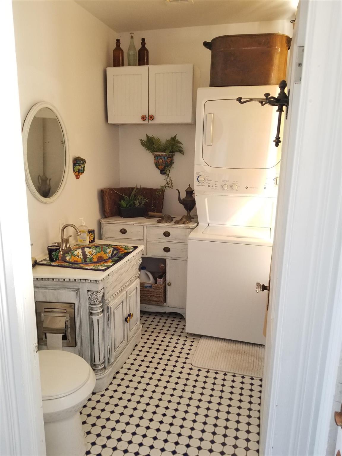 1 Bednar Ln, La Grange, TX 78945