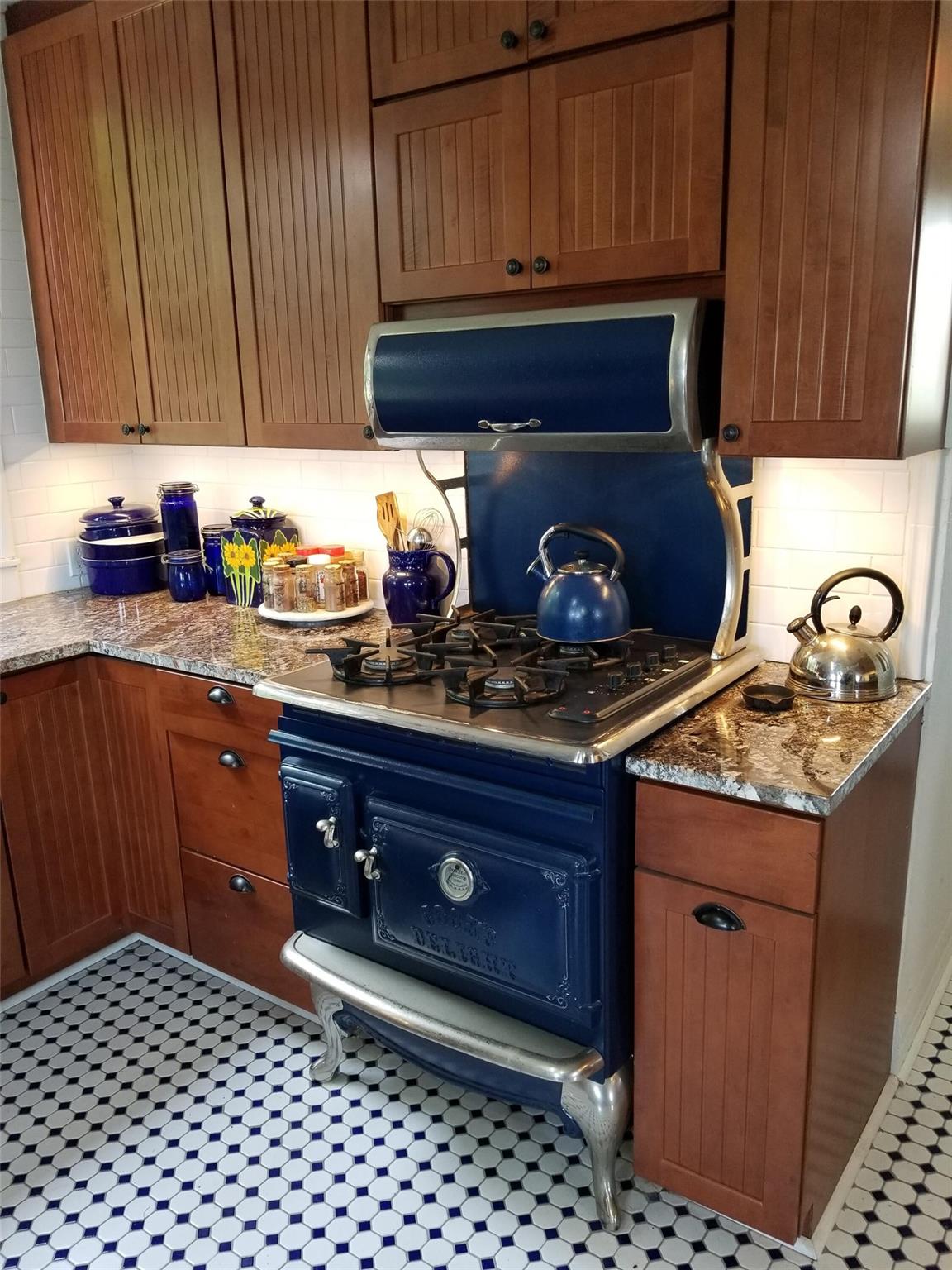 1 Bednar Ln, La Grange, TX 78945