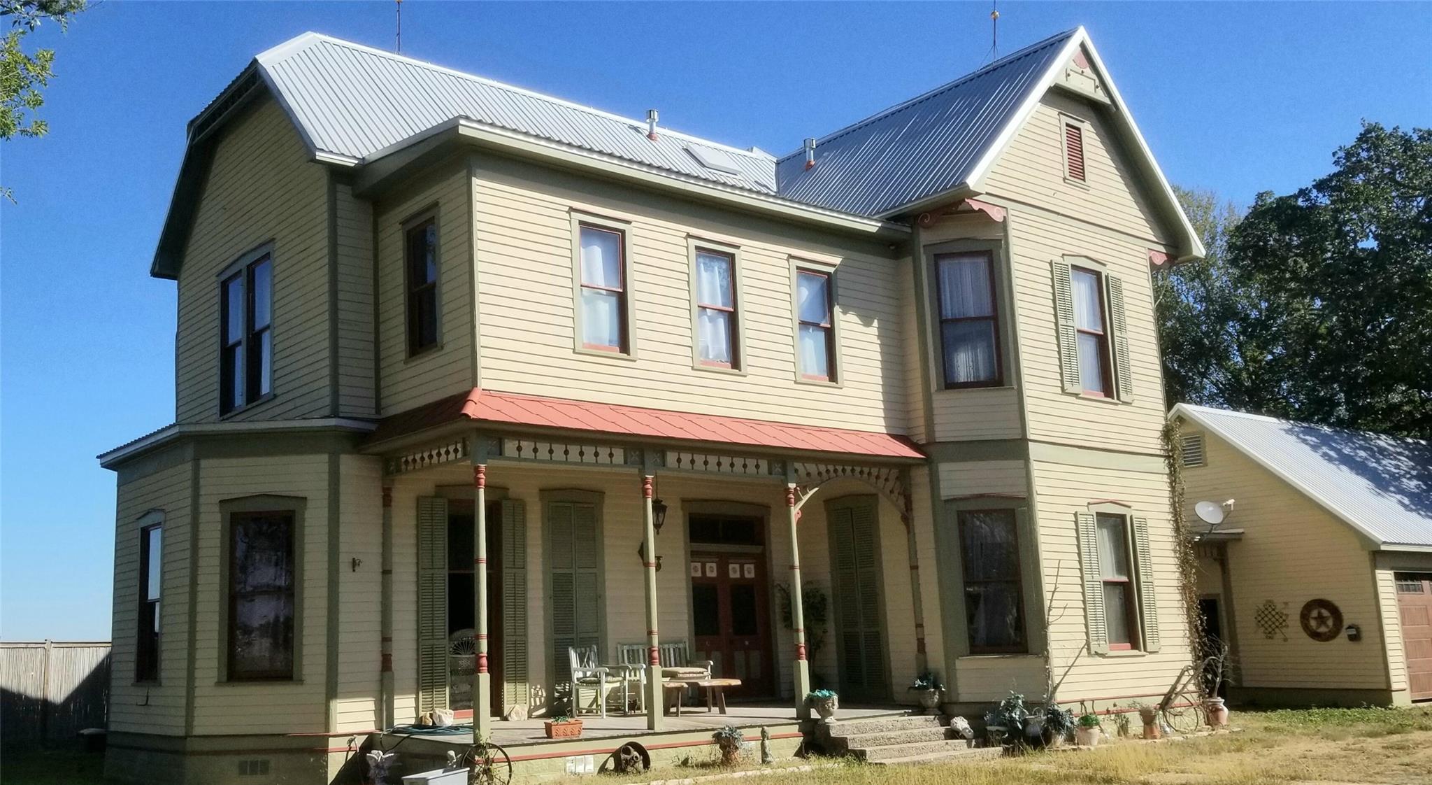 1 Bednar Ln, La Grange, TX 78945