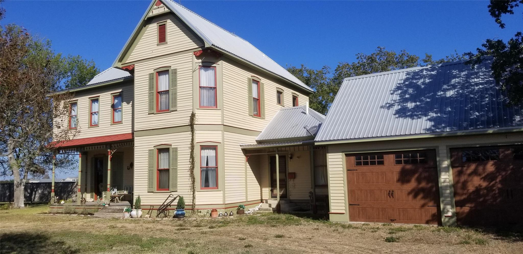 1 Bednar Ln, La Grange, TX 78945