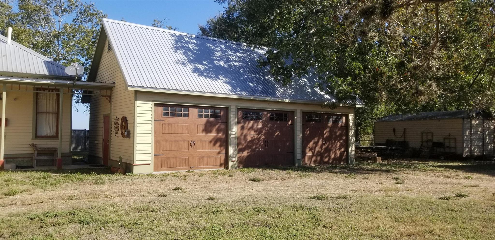 1 Bednar Ln, La Grange, TX 78945
