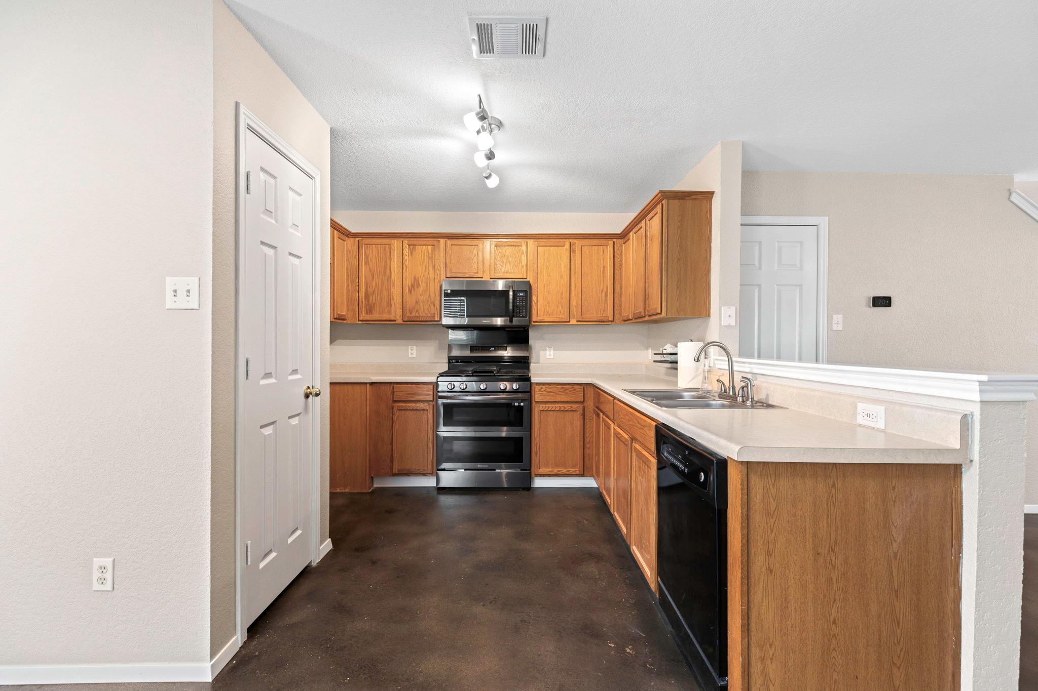 284 Michaelis Rd, Kyle, TX 78640